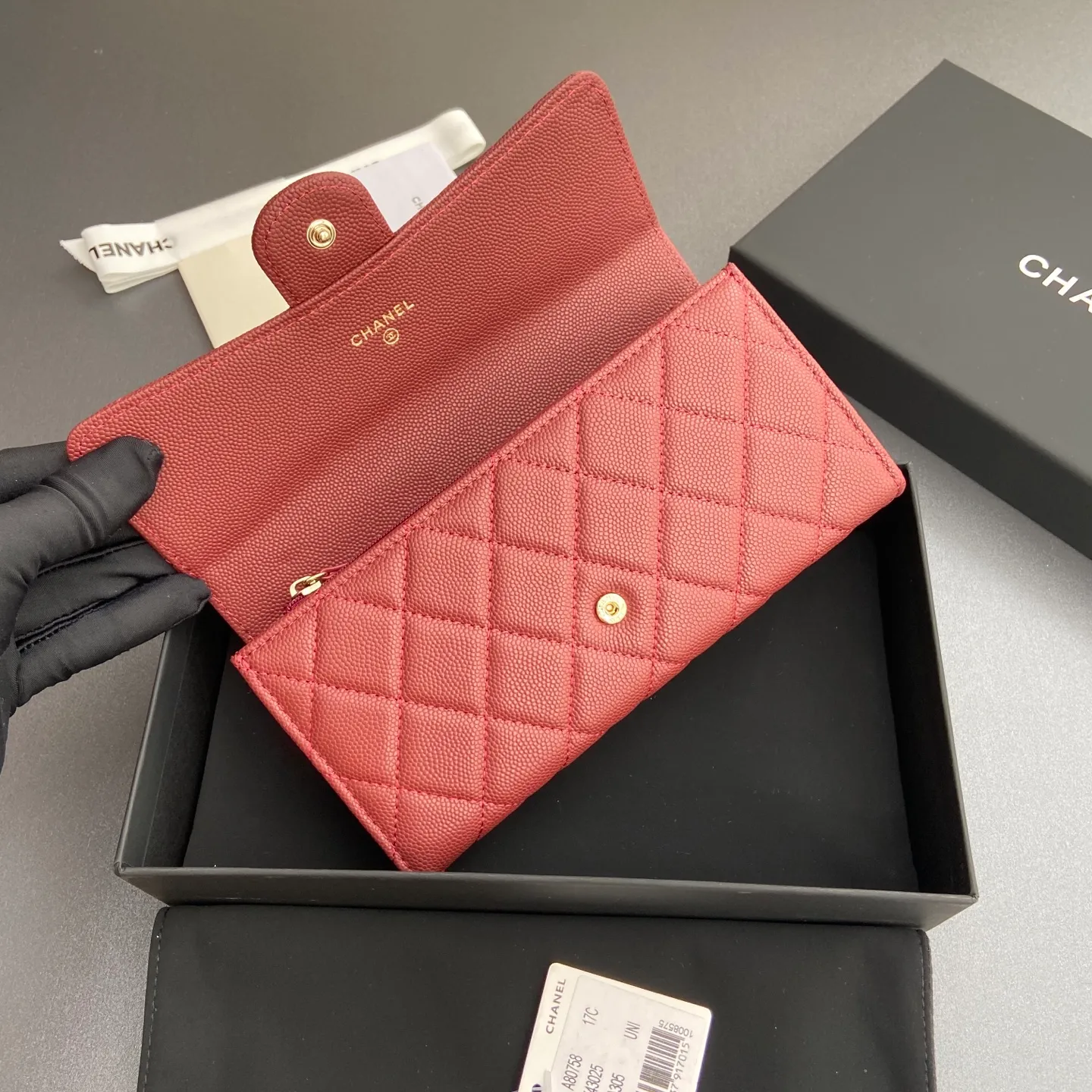 Xiaoxiang imported Italian grained calfskin Item number: A80758 Price: 460 Size: w19×h10.5×3cm Color: Burgundy fine ball grain leather Gold steel mark