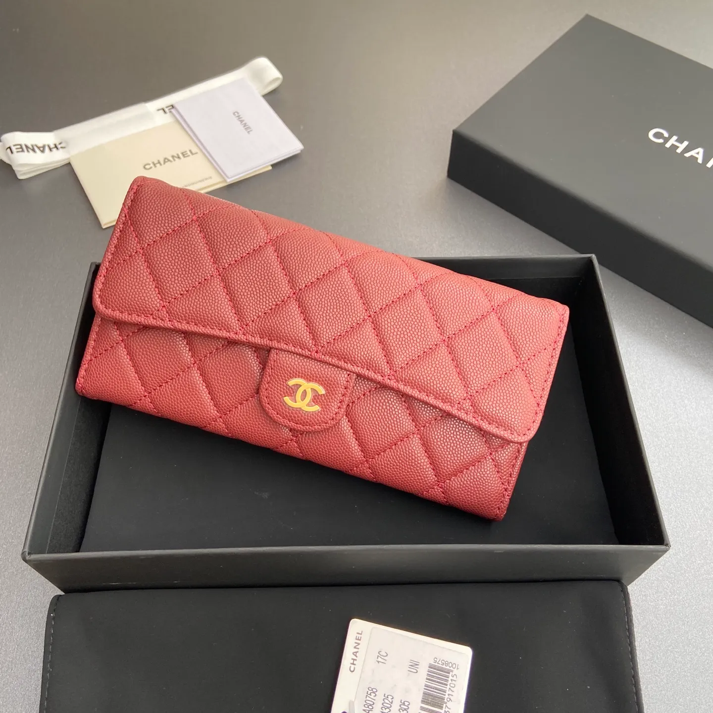 Xiaoxiang imported Italian grained calfskin Item number: A80758 Price: 460 Size: w19×h10.5×3cm Color: Burgundy fine ball grain leather Gold steel mark