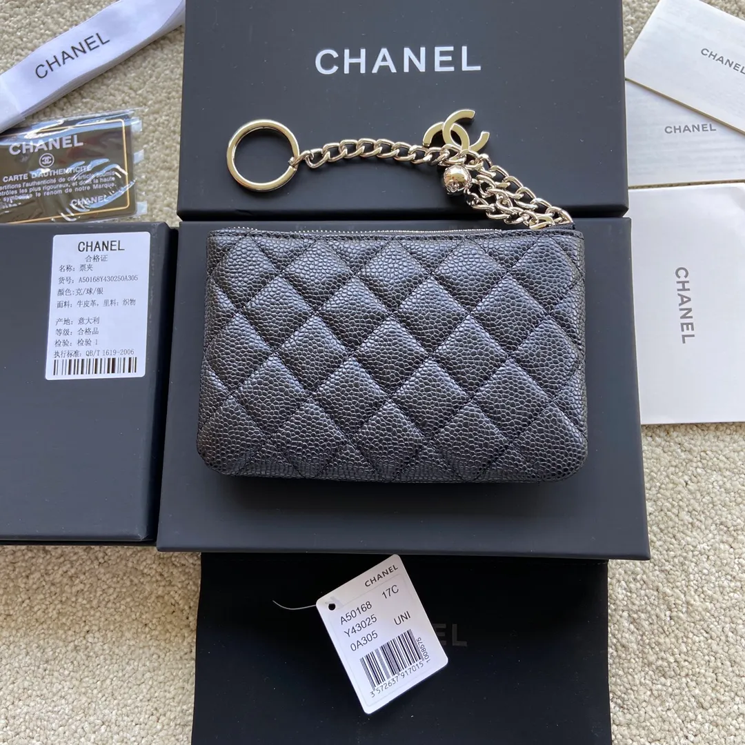 Xiaoxiang imported Italian grained calfskin Item number: A50168 Size: w14×h9.5cm Color: black ball pattern silver steel buckle p260