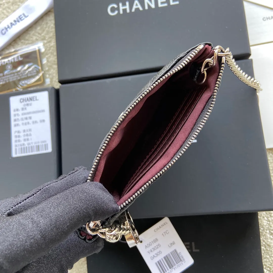 Xiaoxiang imported Italian grained calfskin Item number: A50168 Size: w14×h9.5cm Color: black ball pattern silver steel buckle p260