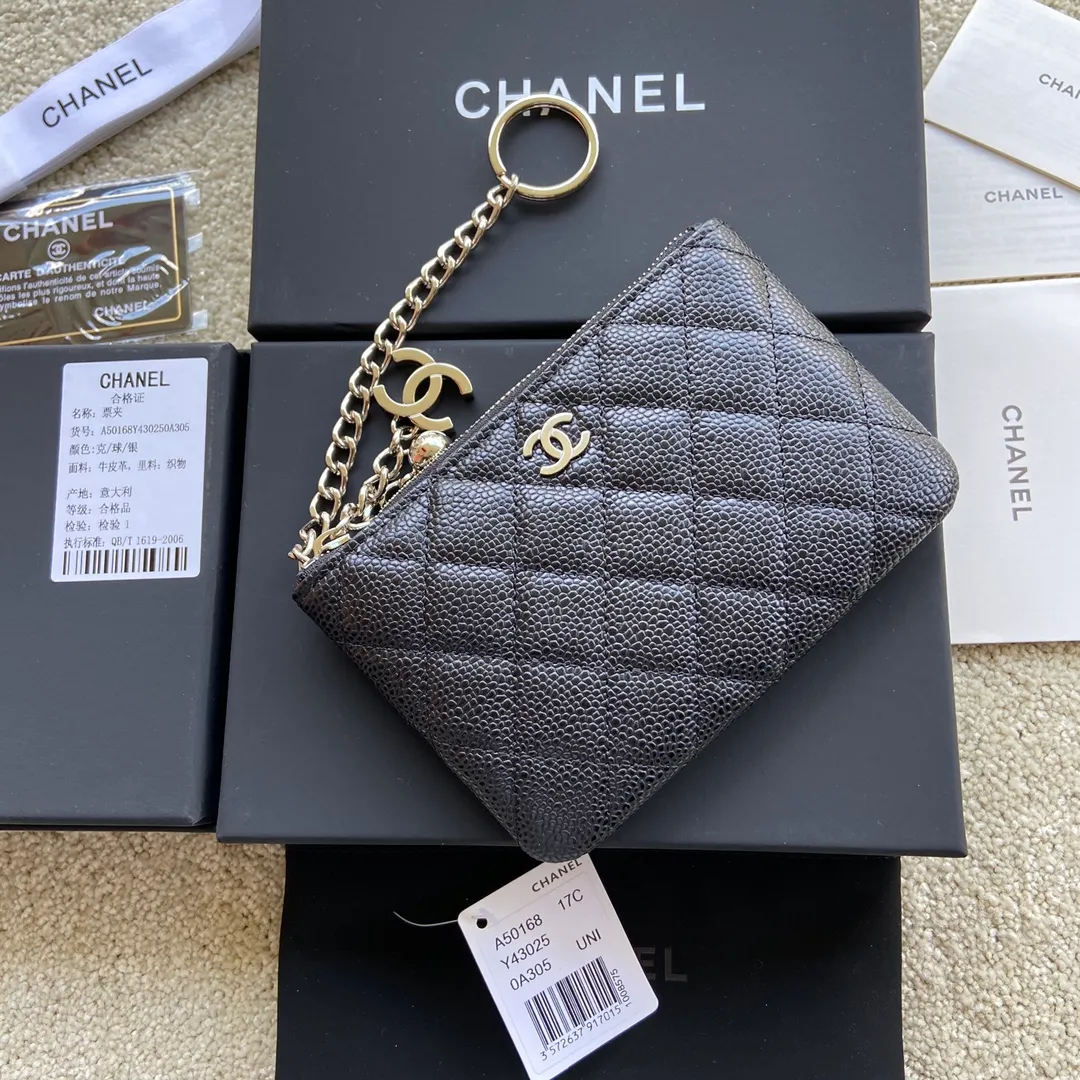 Xiaoxiang imported Italian grained calfskin Item number: A50168 Size: w14×h9.5cm Color: black ball pattern silver steel buckle p260