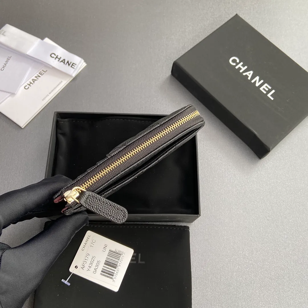 [Special grade hardware original leather] ¥320 Xiaoxiang small zipper bag card holder series Quilted card holder with iconic metal logo Gold tone metal hardware, special Italian imported leather 6 card slots, 1 small zipper bag No.: 3179 Size: w13×h9×2cm