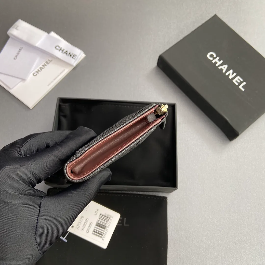 [Special grade hardware original leather] ¥320 Xiaoxiang small zipper bag card holder series Quilted card holder with iconic metal logo Gold tone metal hardware, special Italian imported leather 6 card slots, 1 small zipper bag No.: 3179 Size: w13×h9×2cm
