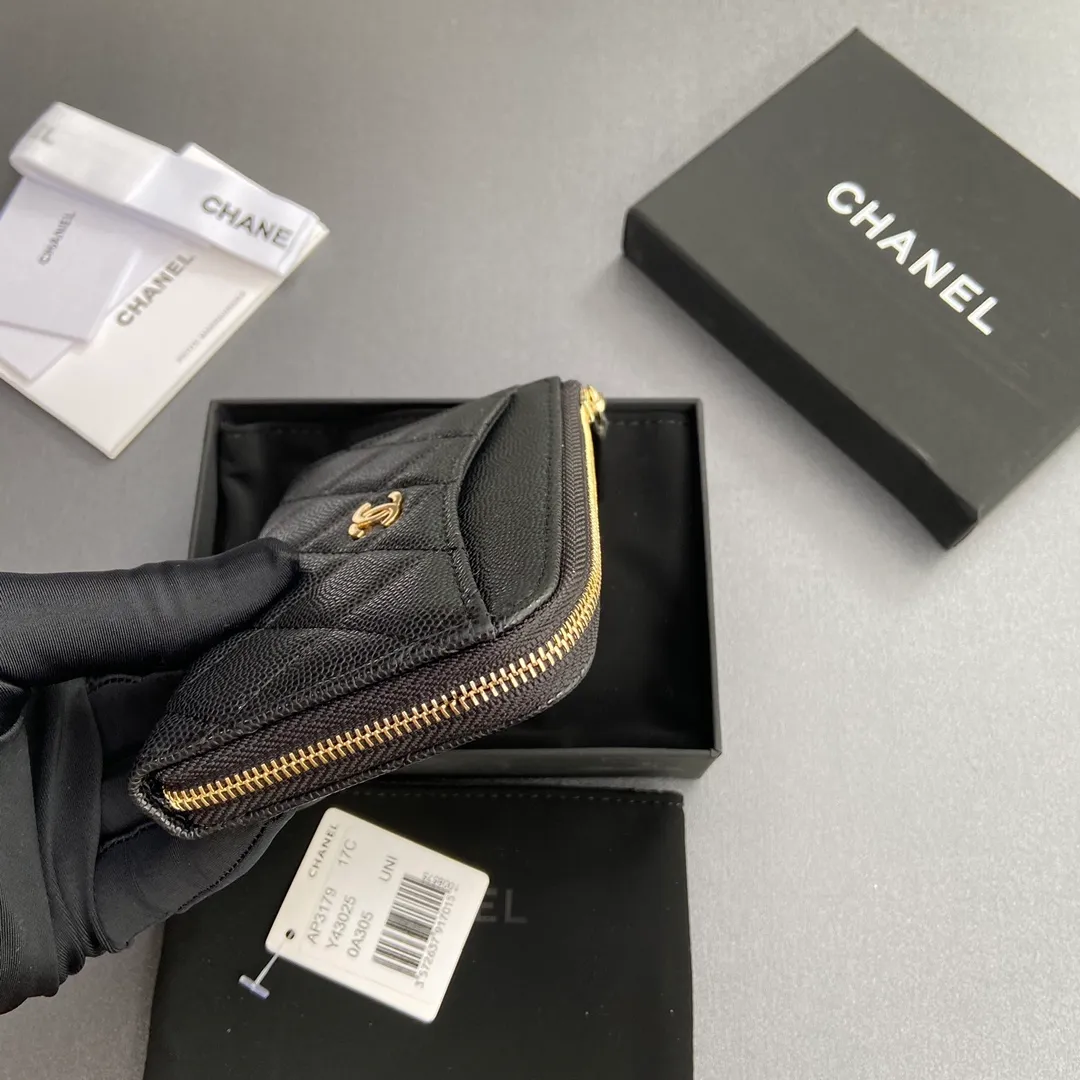 [Special grade hardware original leather] ¥320 Xiaoxiang small zipper bag card holder series Quilted card holder with iconic metal logo Gold tone metal hardware, special Italian imported leather 6 card slots, 1 small zipper bag No.: 3179 Size: w13×h9×2cm