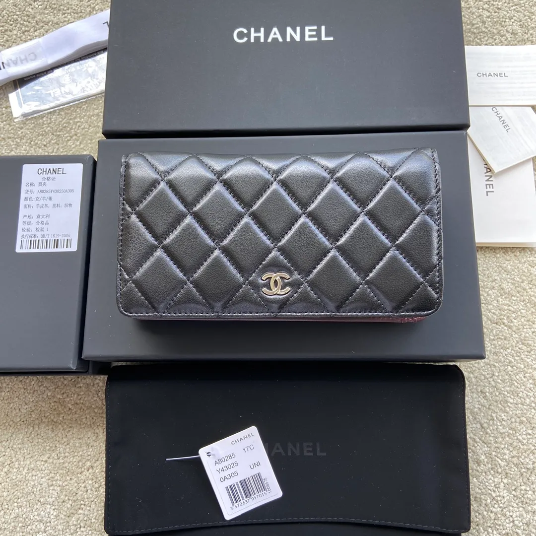460💰Xiaoxiang imported Italian sheepskin Item number: A80285 Size: w18.5×h10×2.5cm Color: black sheepskin silver steel mark
