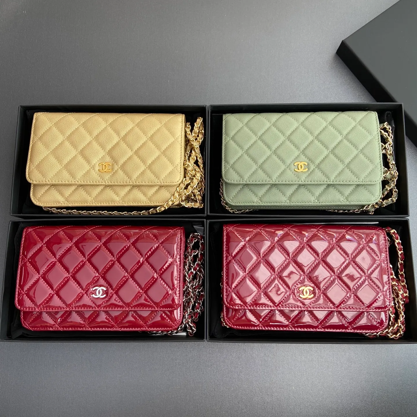 Xiaoxiang imported Italian calfskin Item number: A0250 Price: 640 Size: w20×h13×d3.5cm Color