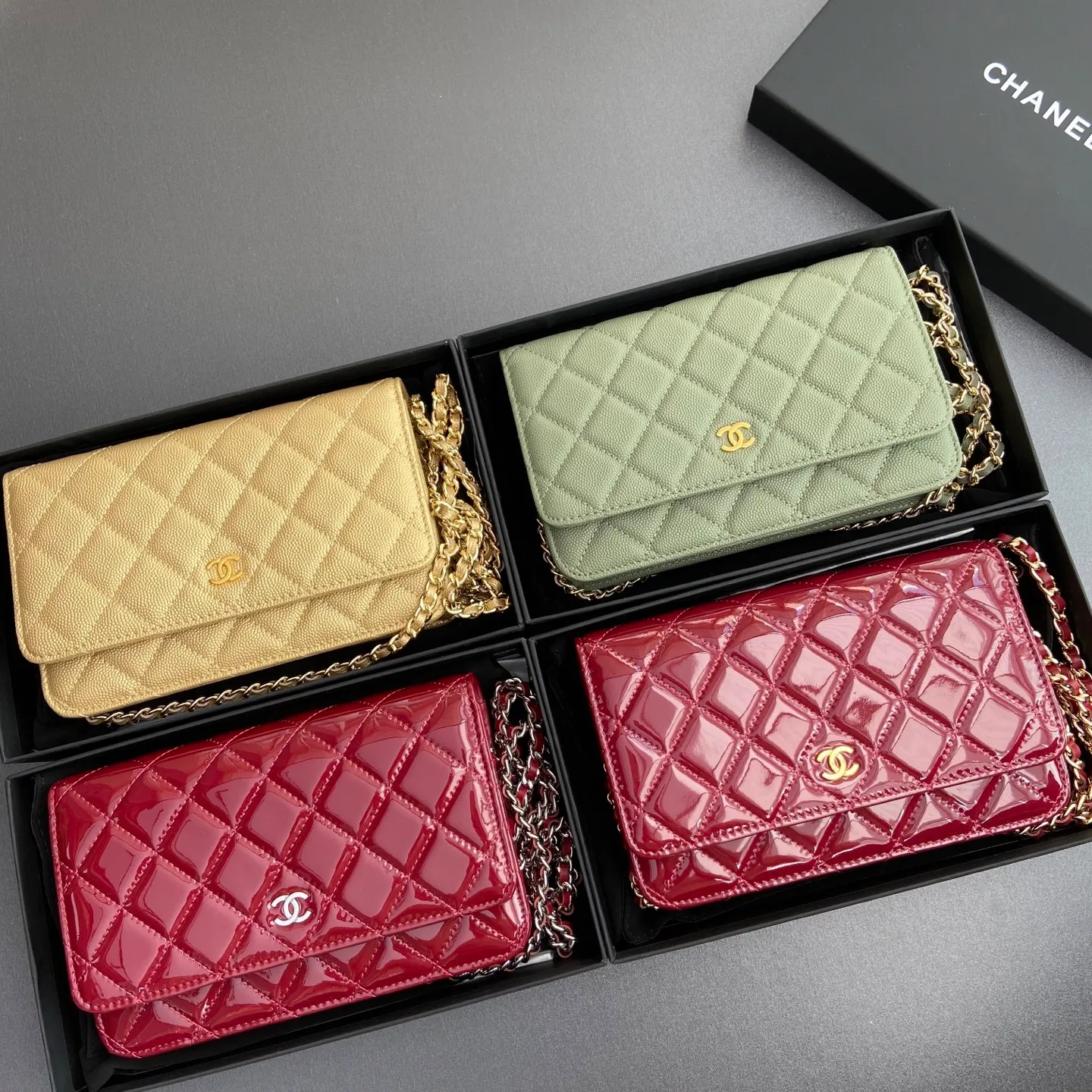Xiaoxiang imported Italian calfskin Item number: A0250 Price: 640 Size: w20×h13×d3.5cm Color