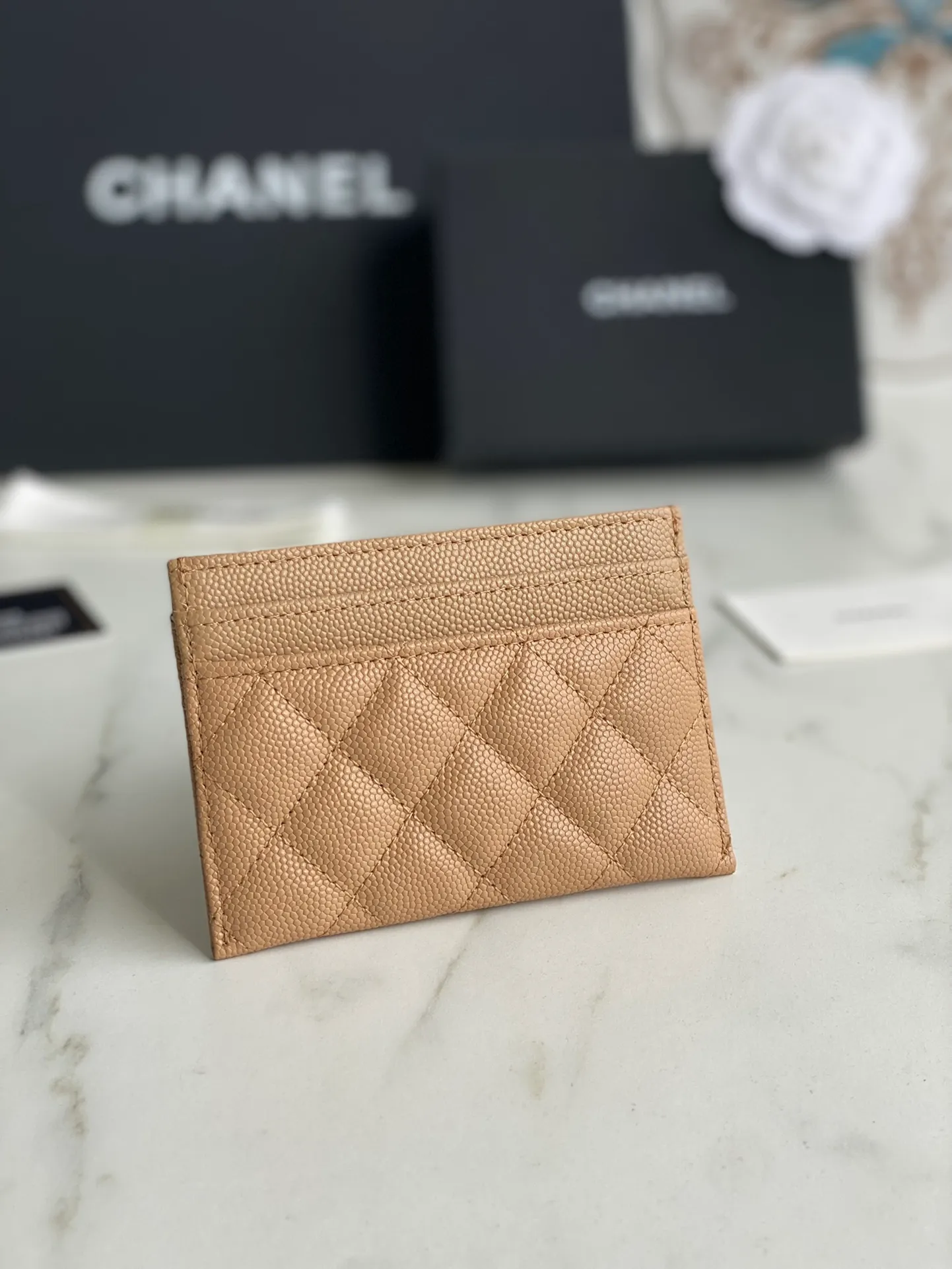 220💰[Original quality][With serial code] CHANEL’s new leboy card holder has arrived! The imported rhombus pattern is very attractive! The retro gilt buckle has an old-fashioned feel and is very fashionable and retro❤️This small card holder is very cost-effective and you can also put some change in the three card slots👍Model number: 84431 Size: 11×7.5×1cm