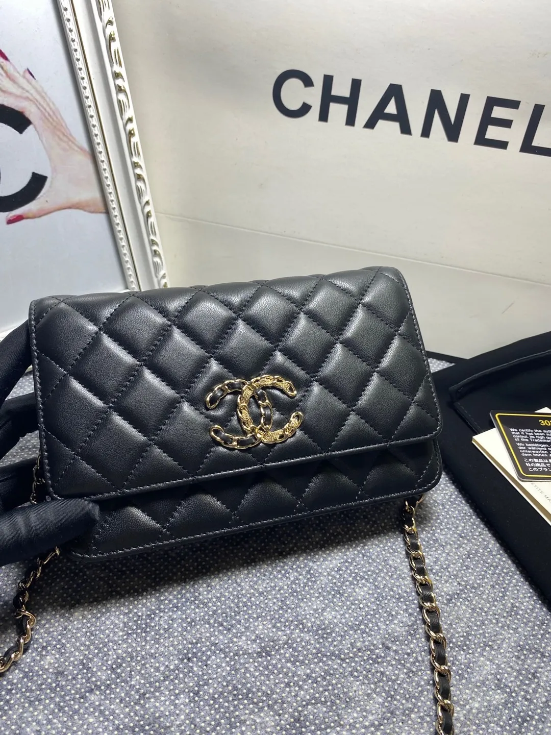 The hot model Chane AP3588 2020 new sheepskin woc, I love it so much! At first glance, you can tell that the logo is larger than the classic model. Half of it is made of leather and half of it is made of gold chain. It is very delicate. Don’t worry about the capacity. It can fit everything. Size 19cm💰800