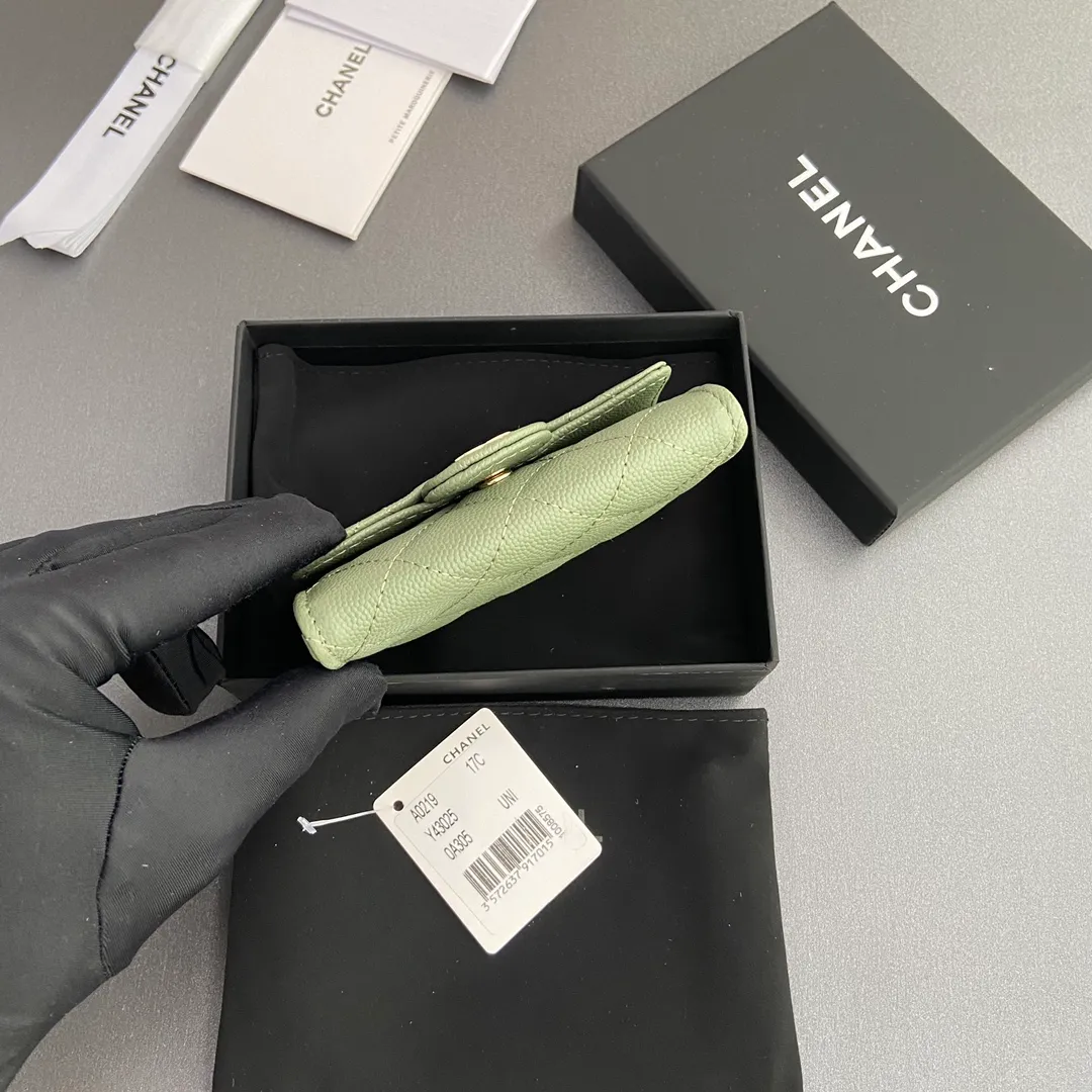 Xiaoxiang imported Italian leather Item number: AP438 (inner compartment with zipper) 💰: 280 Size: w11×h7cm Color: Greek green fine ball pattern gold steel mark