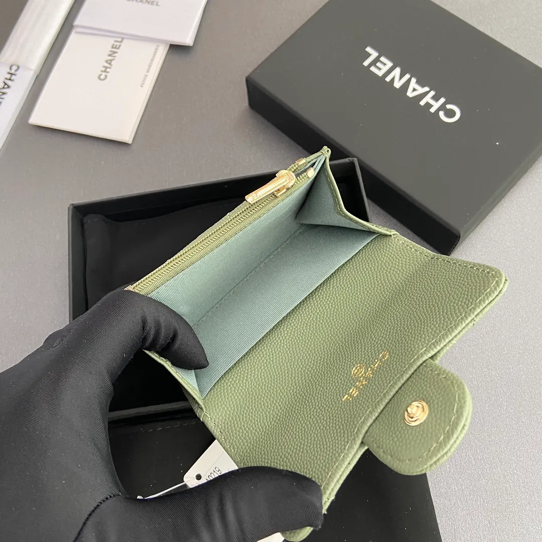 Xiaoxiang imported Italian leather Item number: AP438 (inner compartment with zipper) 💰: 280 Size: w11×h7cm Color: Greek green fine ball pattern gold steel mark