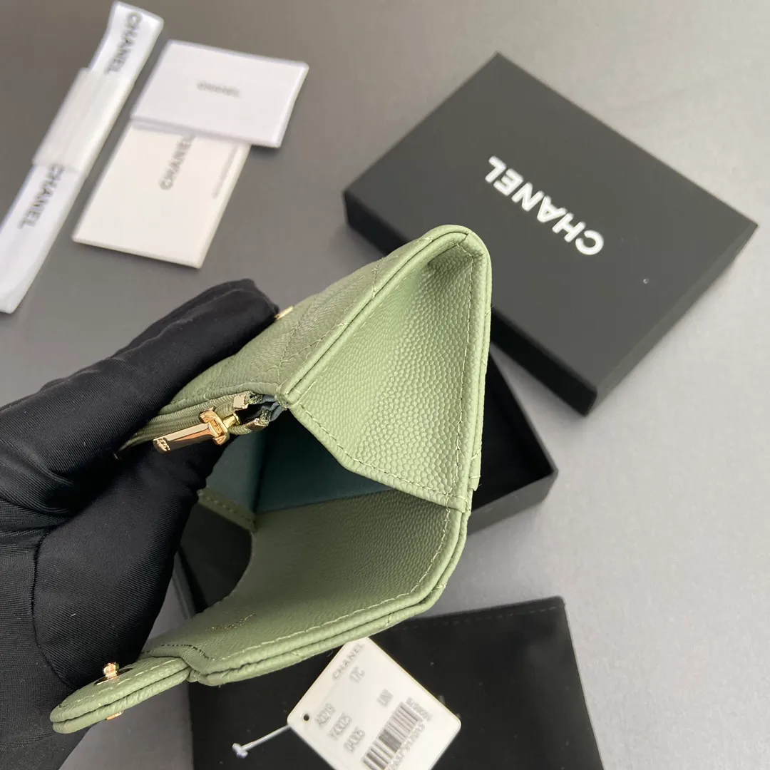 Xiaoxiang imported Italian leather Item number: AP438 (inner compartment with zipper) 💰: 280 Size: w11×h7cm Color: Greek green fine ball pattern gold steel mark