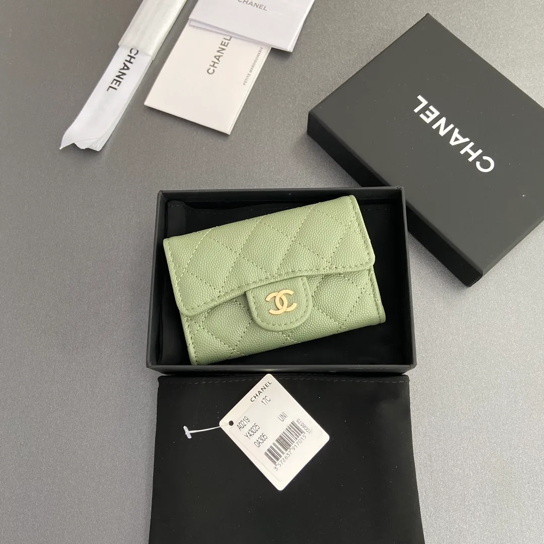 Xiaoxiang imported Italian leather Item number: AP438 (inner compartment with zipper) 💰: 280 Size: w11×h7cm Color: Greek green fine ball pattern gold steel mark