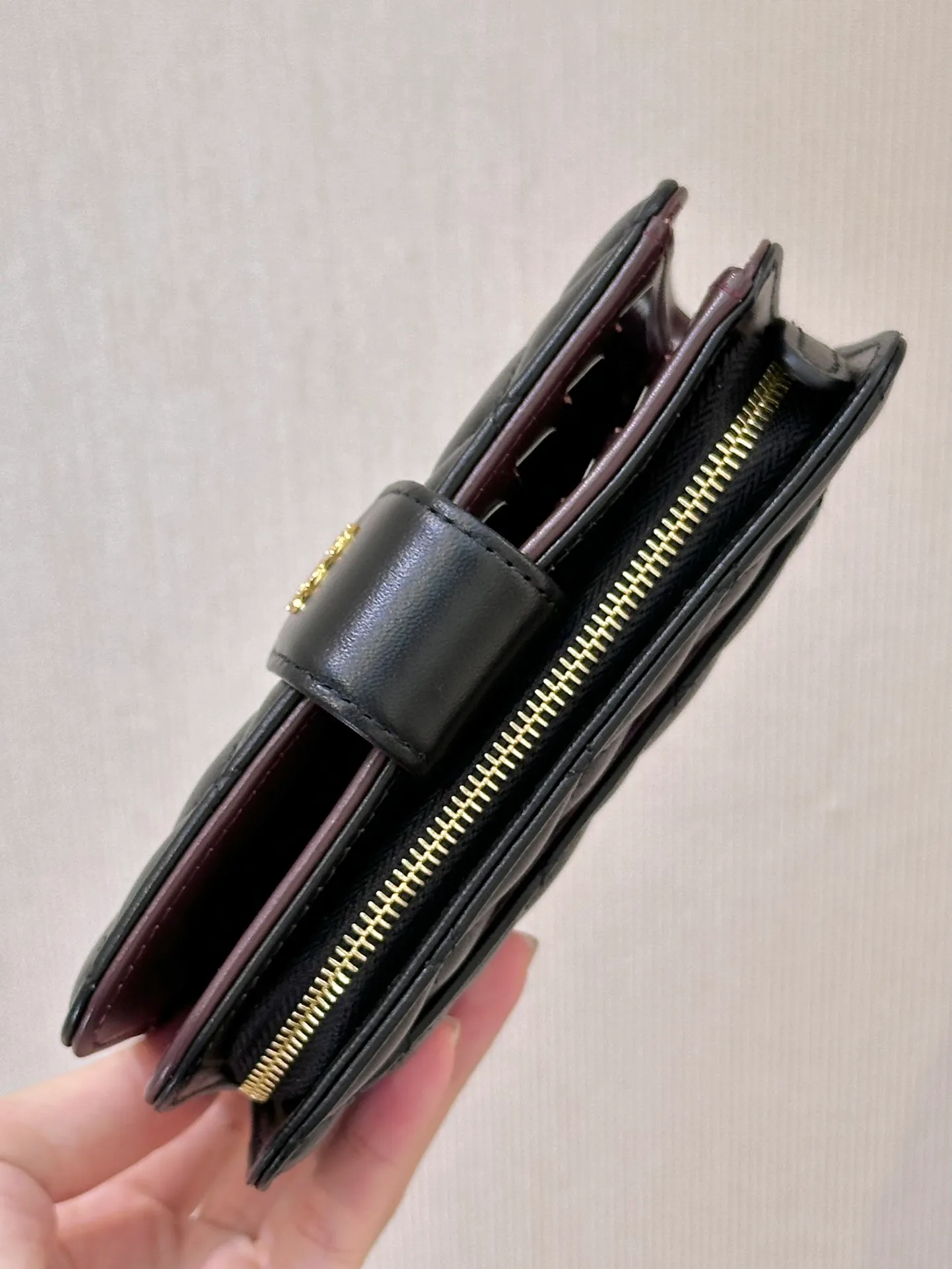 48667 Black Golden Sheep! 480💰 Although the lambskin material is more delicate, the lustrous and smooth leather feel is really hard not to be attracted by!