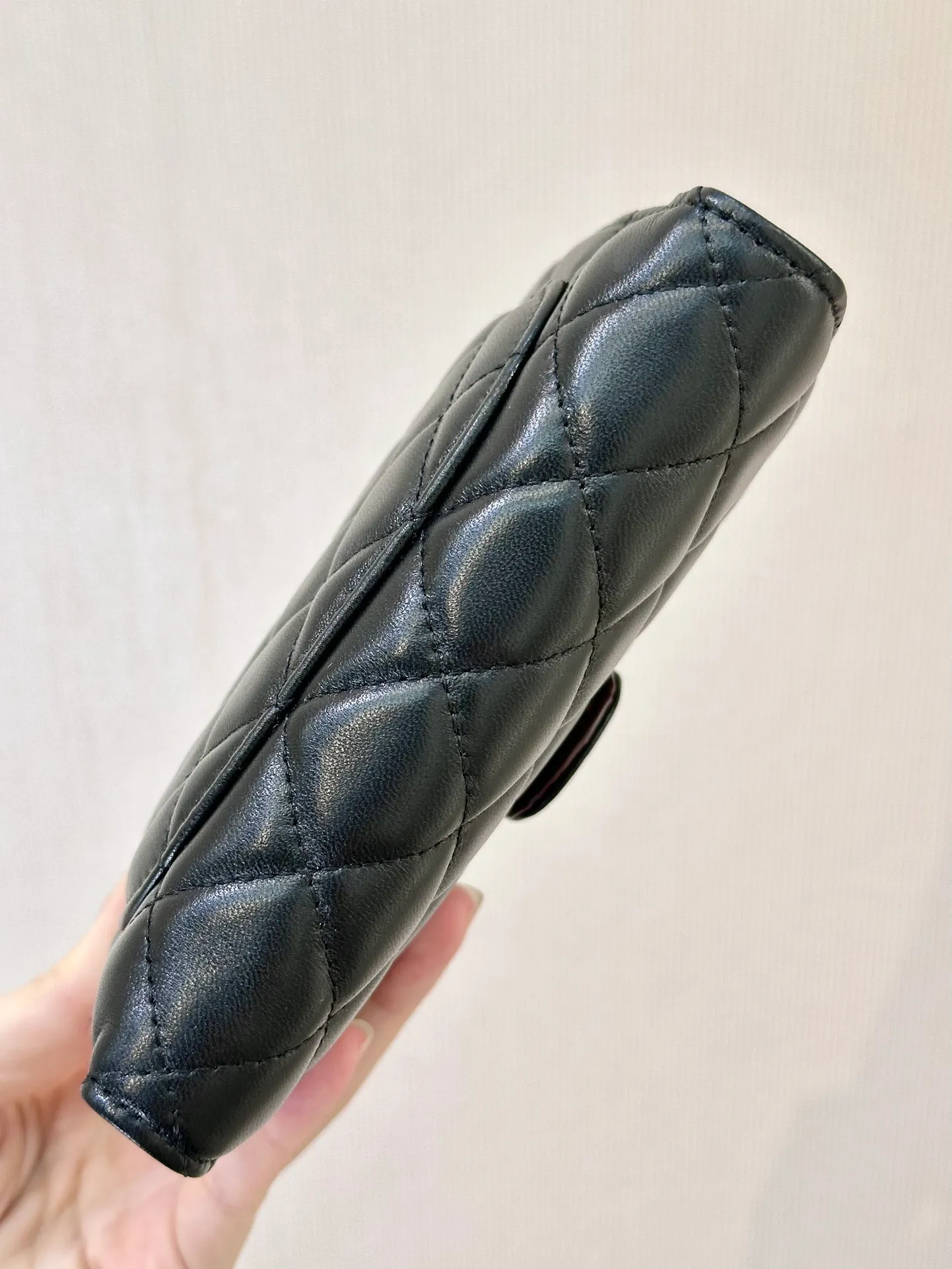 48667 Black Golden Sheep! 480💰 Although the lambskin material is more delicate, the lustrous and smooth leather feel is really hard not to be attracted by!