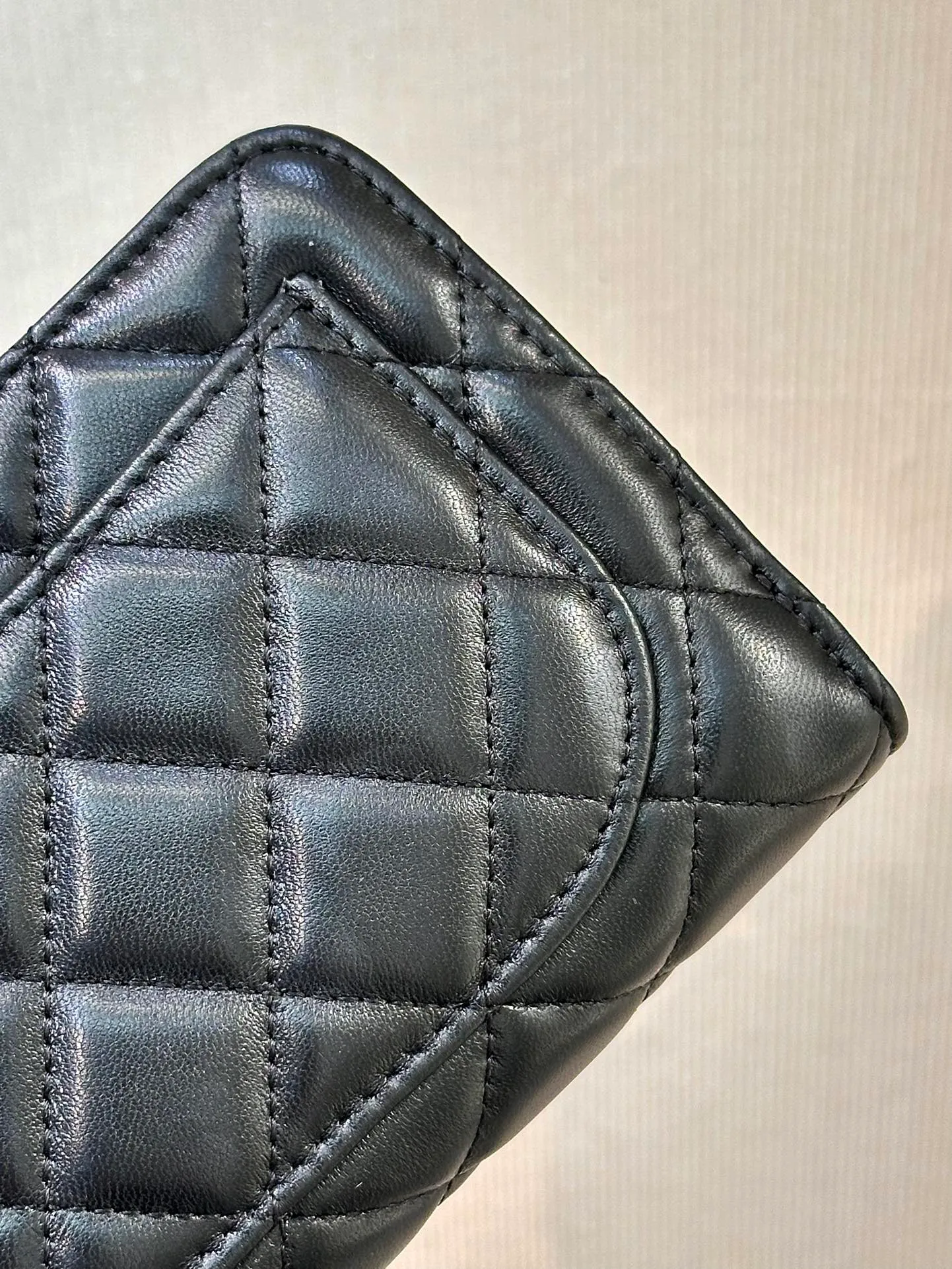 48667 Black Golden Sheep! 480💰 Although the lambskin material is more delicate, the lustrous and smooth leather feel is really hard not to be attracted by!