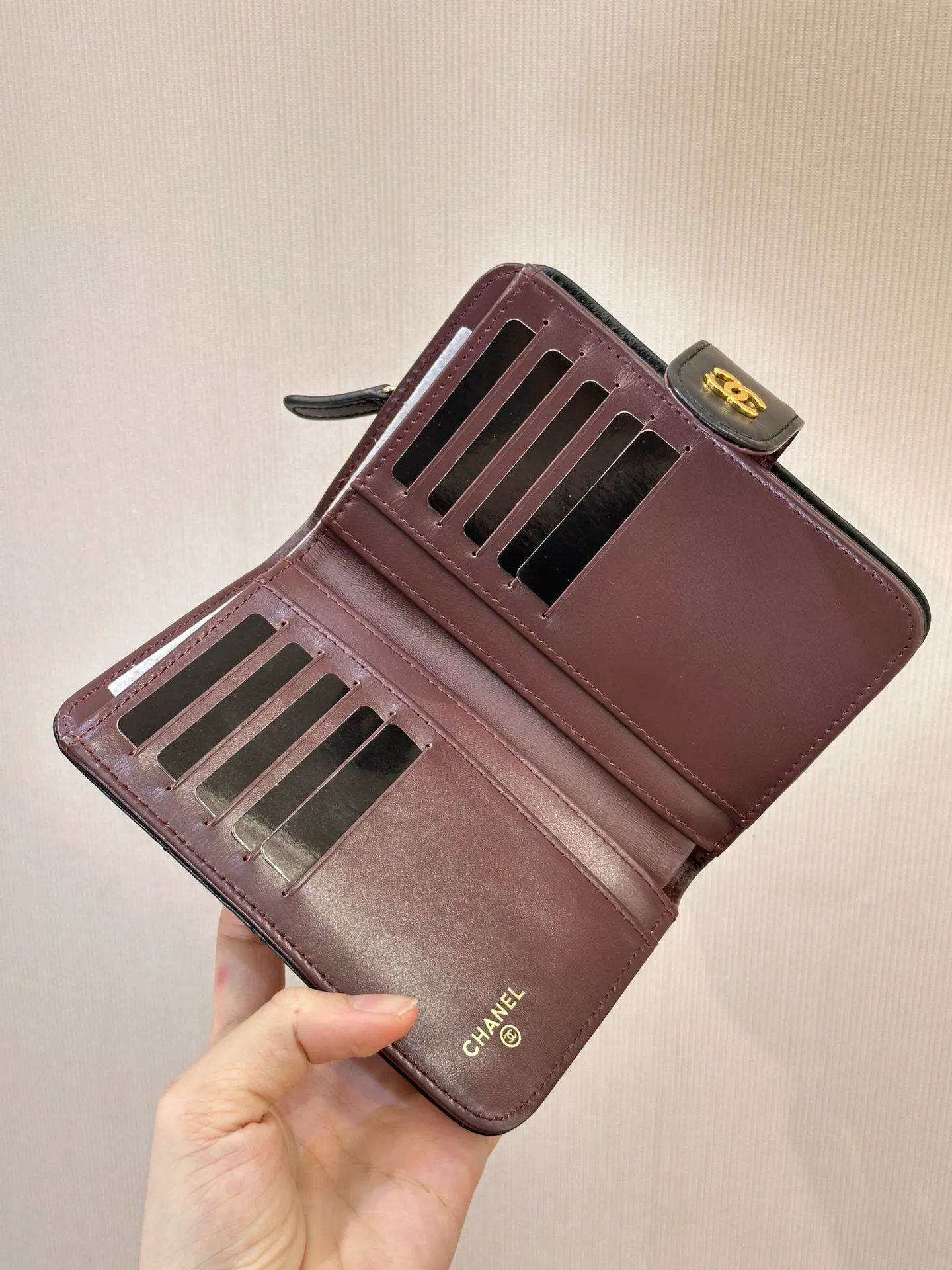 48667 Black Golden Sheep! 480💰 Although the lambskin material is more delicate, the lustrous and smooth leather feel is really hard not to be attracted by!