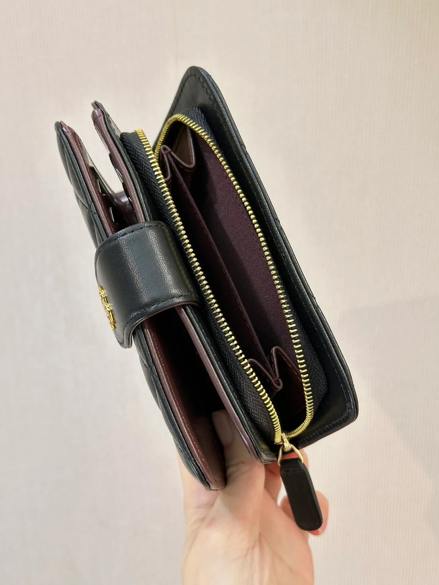 48667 Black Golden Sheep! 480💰 Although the lambskin material is more delicate, the lustrous and smooth leather feel is really hard not to be attracted by!