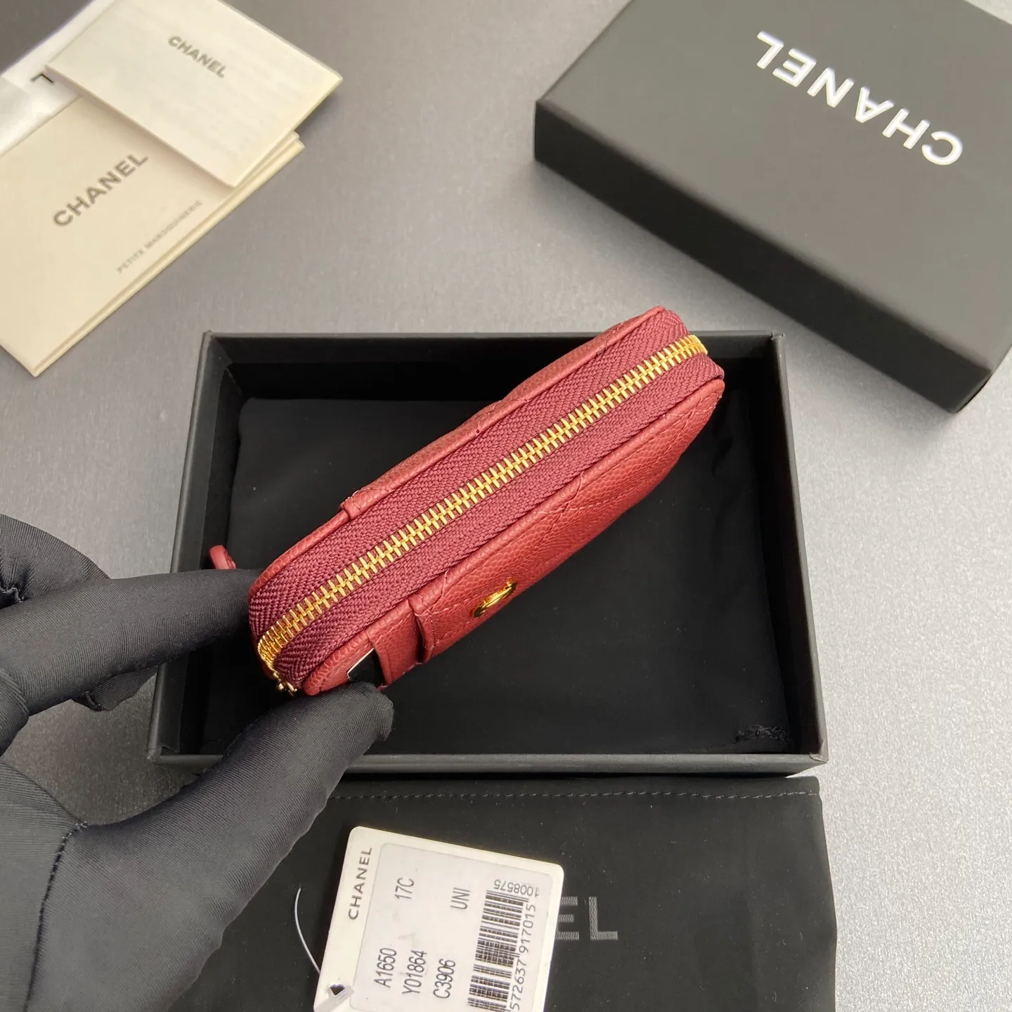 [Special grade hardware original leather] ¥280 Xiaoxiang small zipper bag card holder series with iconic metal logo, gold tone metal hardware, special Italian imported leather 2 card slots wallet bag, 4 card slots No.: 1650 Burgundy fine ball pattern light gold steel mark Size: w11×h7.5×2cm
