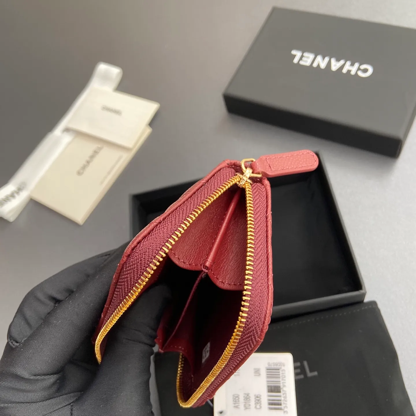 [Special grade hardware original leather] ¥280 Xiaoxiang small zipper bag card holder series with iconic metal logo, gold tone metal hardware, special Italian imported leather 2 card slots wallet bag, 4 card slots No.: 1650 Burgundy fine ball pattern light gold steel mark Size: w11×h7.5×2cm