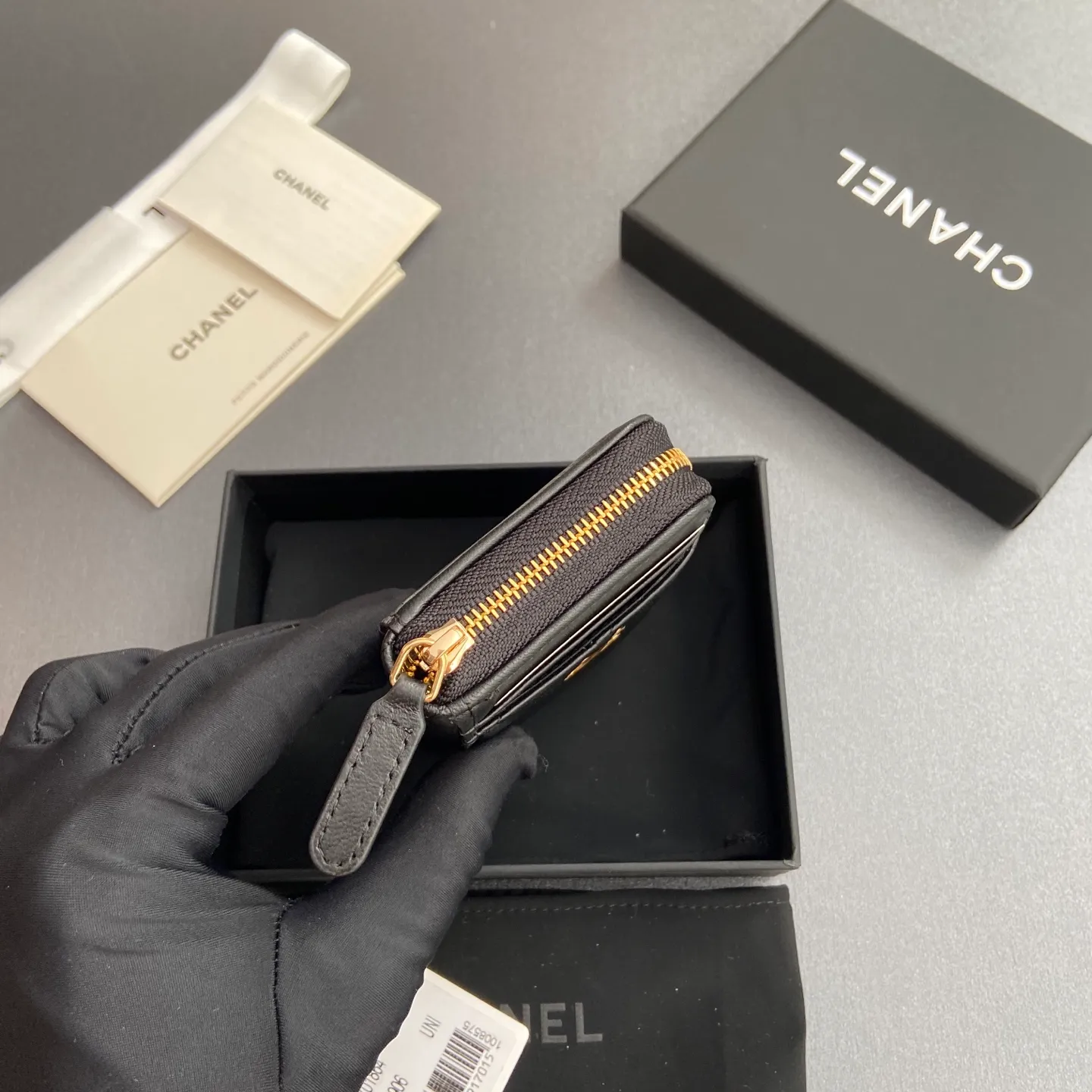 [Special grade hardware original leather] ¥280 Xiaoxiang small zipper bag card holder series with iconic metal logo, gold tone metal hardware, special Italian imported leather 2 card slots wallet bag, 4 card slots No.: 1650 Black sheepskin gold steel mark Size: w11×h7.5×2cm