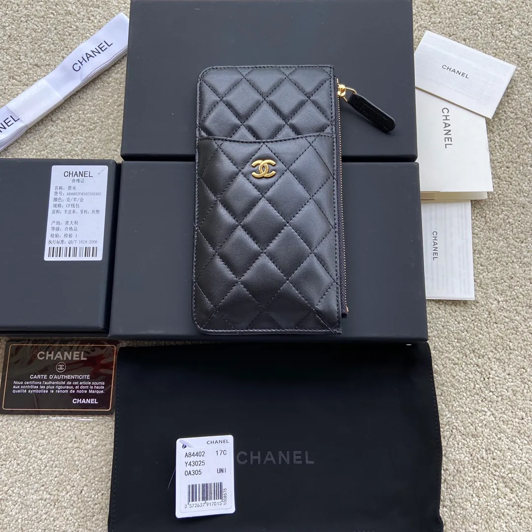 Item number: A84402 Price: 400 Can hold mobile phone card holder and change