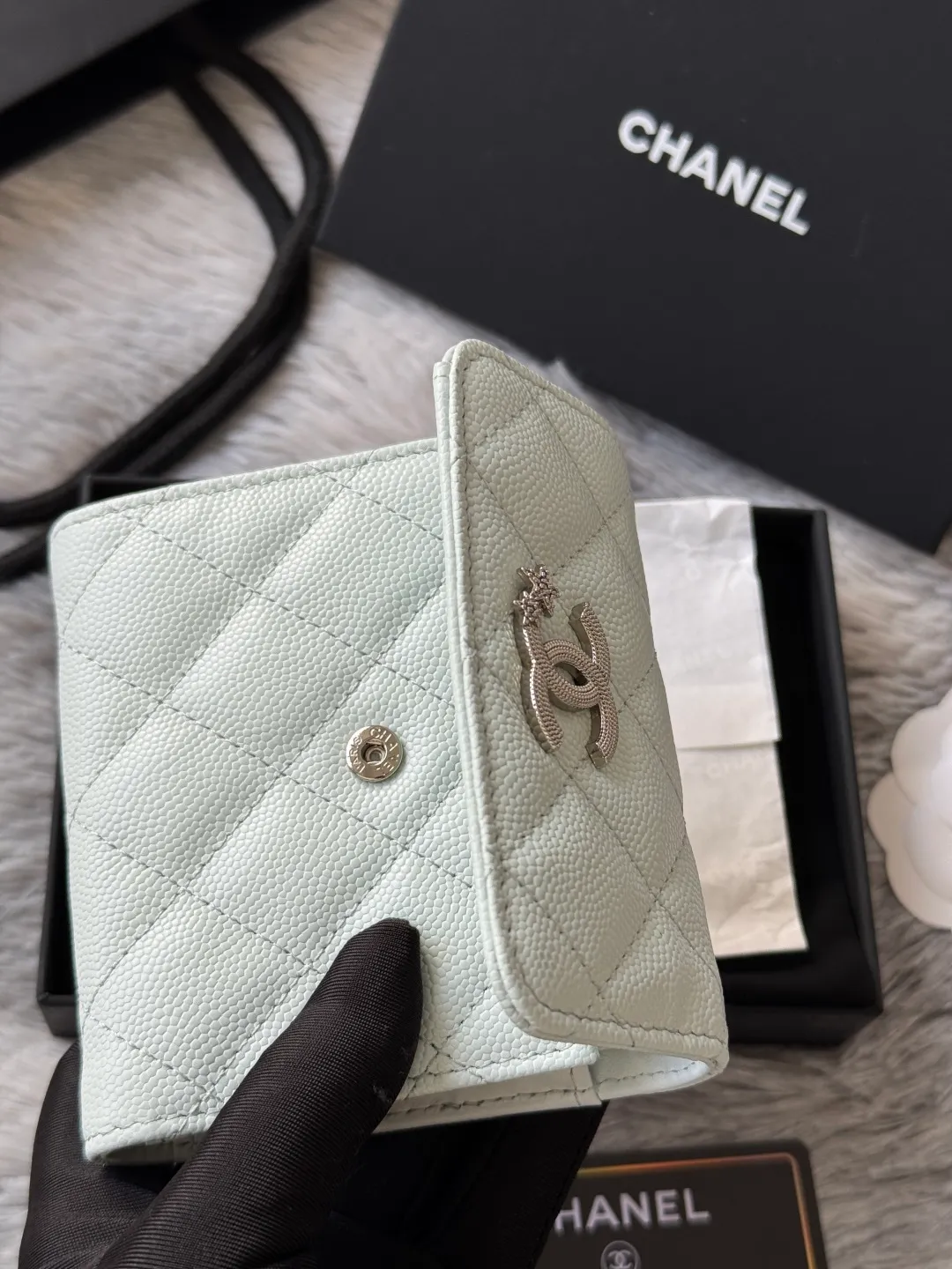 💰480💰 4050 autumn five-pointed star new tri-fold wallet chanel caviar cowhide made with rhombus pattern original quality. Exclusive real shot There is a coin bag inside that can hold hundred-yuan bills, coins and credit cards Number: 4810 Size: 10.5x11.5x3cm.