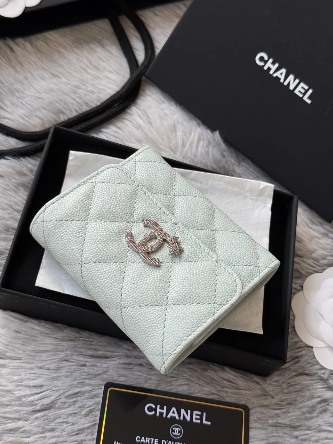 💰480💰 4050 autumn five-pointed star new tri-fold wallet chanel caviar cowhide made with rhombus pattern original quality. Exclusive real shot There is a coin bag inside that can hold hundred-yuan bills, coins and credit cards Number: 4810 Size: 10.5x11.5x3cm.