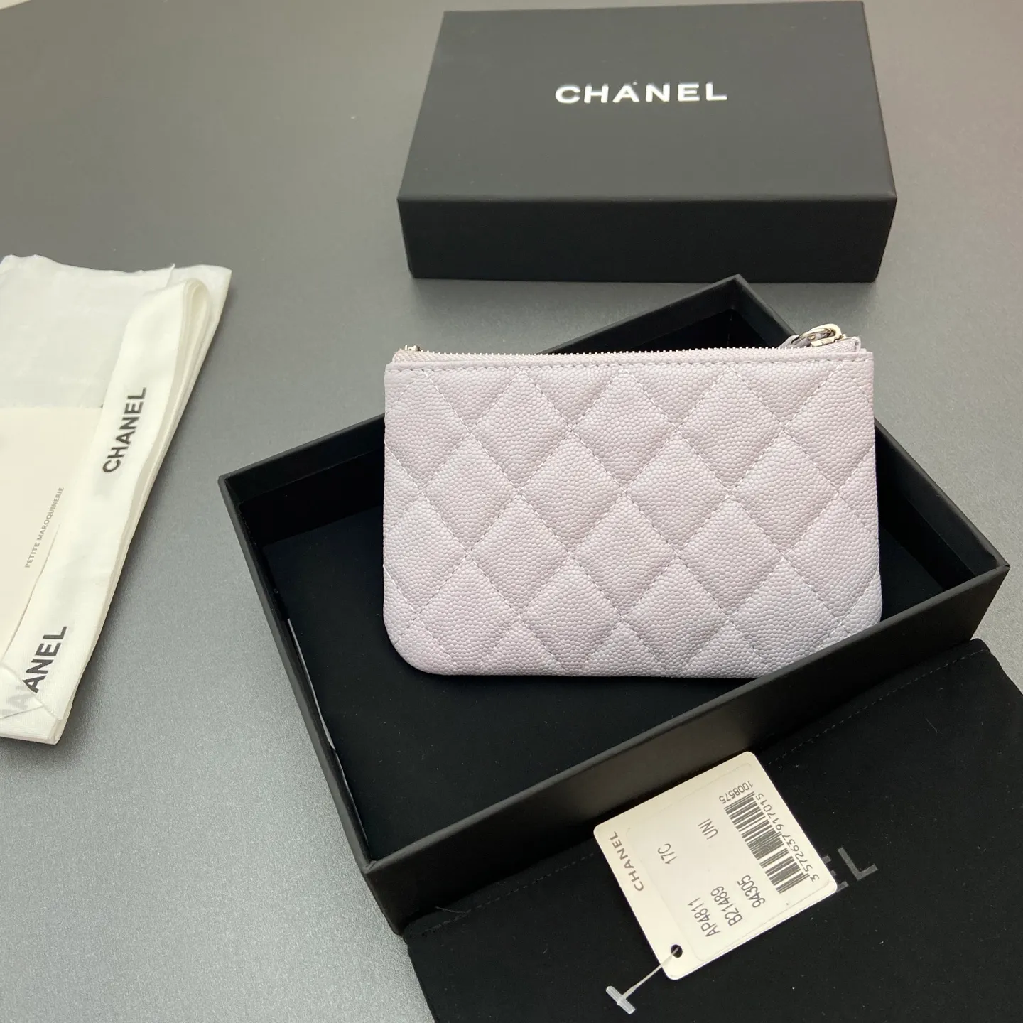 25b new series caviar cowhide with stars ⭐logo shiny blingblibg~ coin purse series Item number: A 4811 Price: 320 Size: w15×8.5cm Color: light purple fine ball pattern silver star hardware
