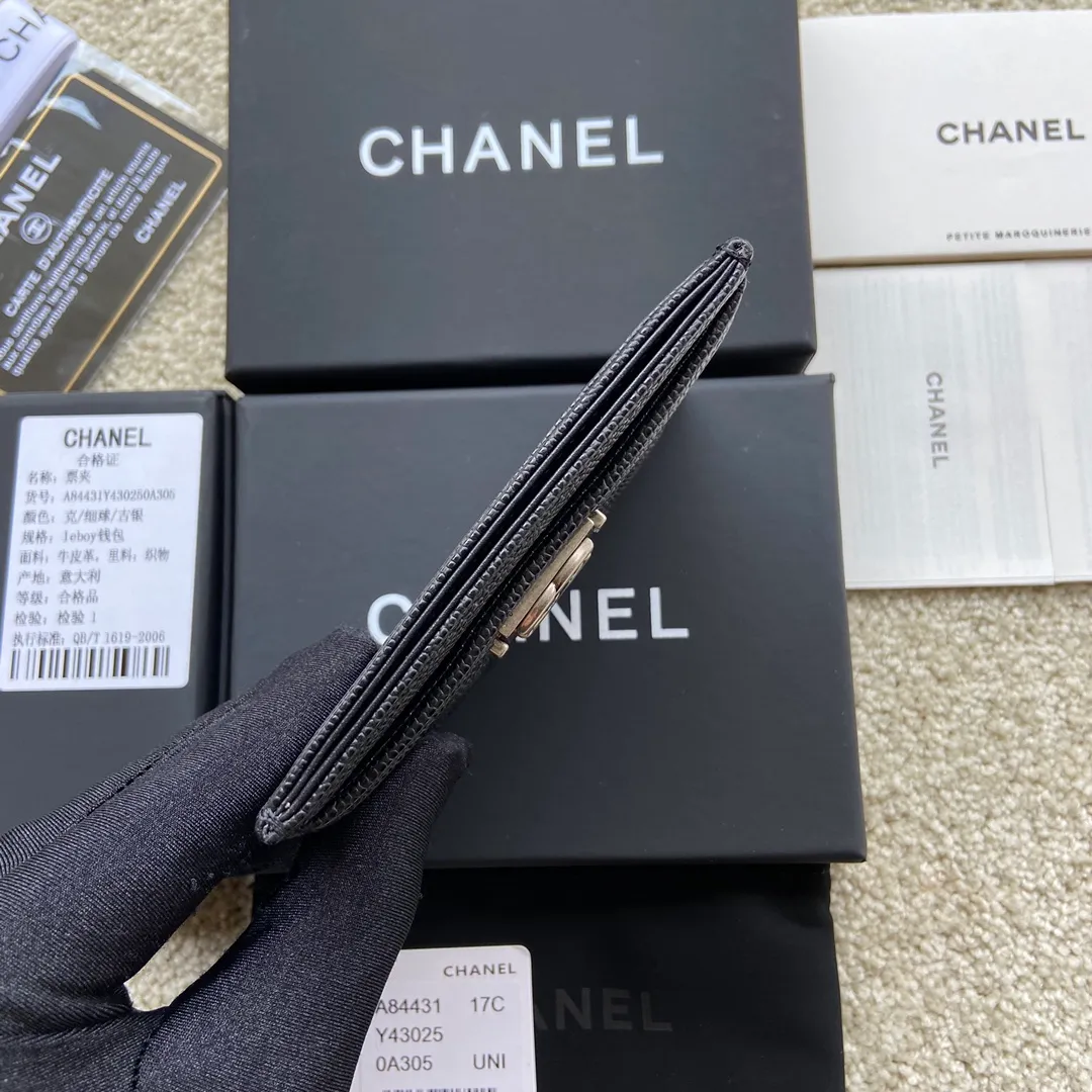 220💰Xiaoxiang imported Italian fine grain calfskin Item number: A84431 Size: w11×h7.5 Color: black fine ball pattern silver steel mark