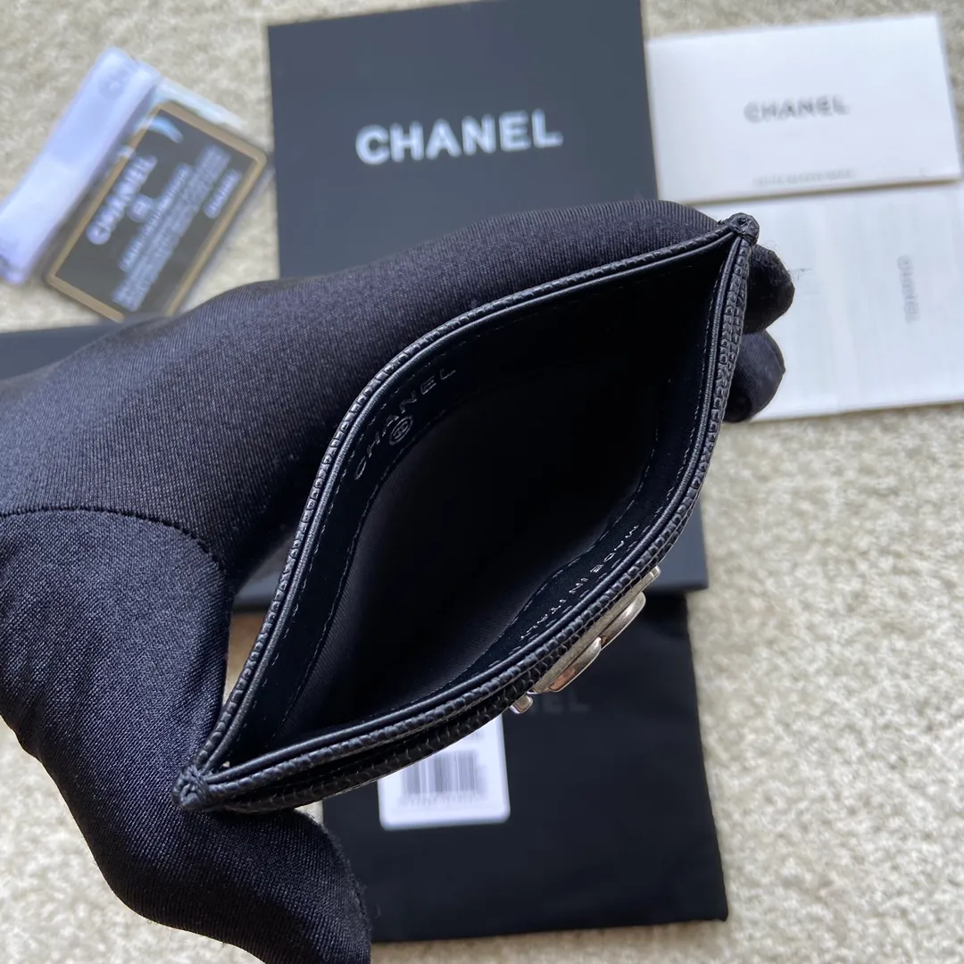 220💰Xiaoxiang imported Italian fine grain calfskin Item number: A84431 Size: w11×h7.5 Color: black fine ball pattern silver steel mark