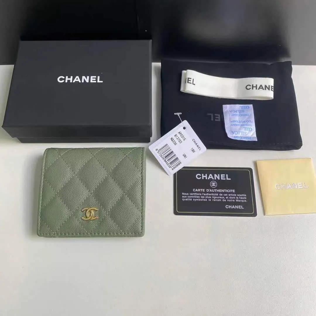 400💰New product❤️❤️❤️Half-fold short wallet has arrived💕This kind of wallet is more practical, has many card slots and long compartments¥Model No. 0315 Size 12x12x3 chips.