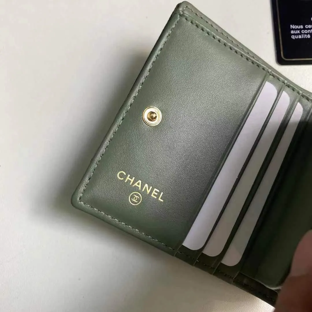 400💰New product❤️❤️❤️Half-fold short wallet has arrived💕This kind of wallet is more practical, has many card slots and long compartments¥Model No. 0315 Size 12x12x3 chips.