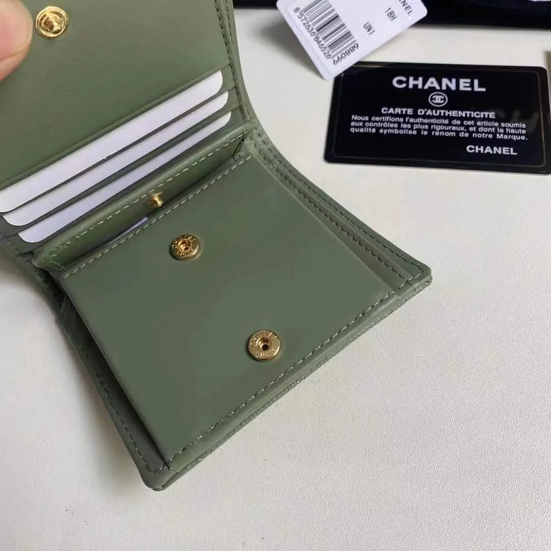400💰New product❤️❤️❤️Half-fold short wallet has arrived💕This kind of wallet is more practical, has many card slots and long compartments¥Model No. 0315 Size 12x12x3 chips.