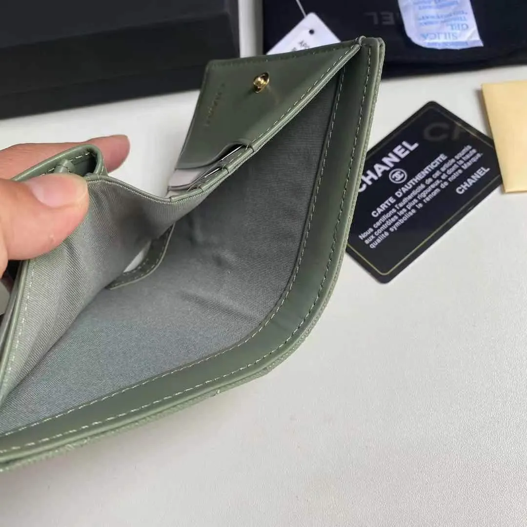 400💰New product❤️❤️❤️Half-fold short wallet has arrived💕This kind of wallet is more practical, has many card slots and long compartments¥Model No. 0315 Size 12x12x3 chips.