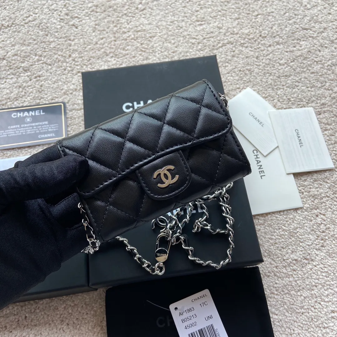Xiaoxiang imported Italian leather Item number: AP3966 /A81081 (chain small card holder) 💰: 420 Size: w11×h7cm Color: black sheepskin silver steel mark