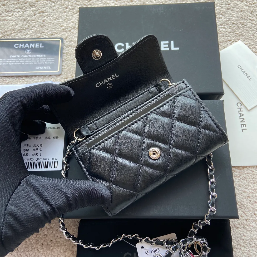 Xiaoxiang imported Italian leather Item number: AP3966 /A81081 (chain small card holder) 💰: 420 Size: w11×h7cm Color: black sheepskin silver steel mark