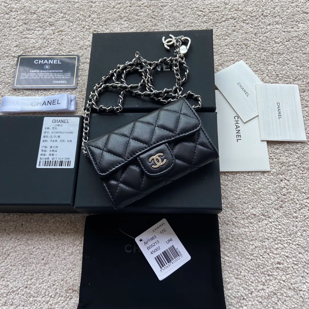 Xiaoxiang imported Italian leather Item number: AP3966 /A81081 (chain small card holder) 💰: 420 Size: w11×h7cm Color: black sheepskin silver steel mark