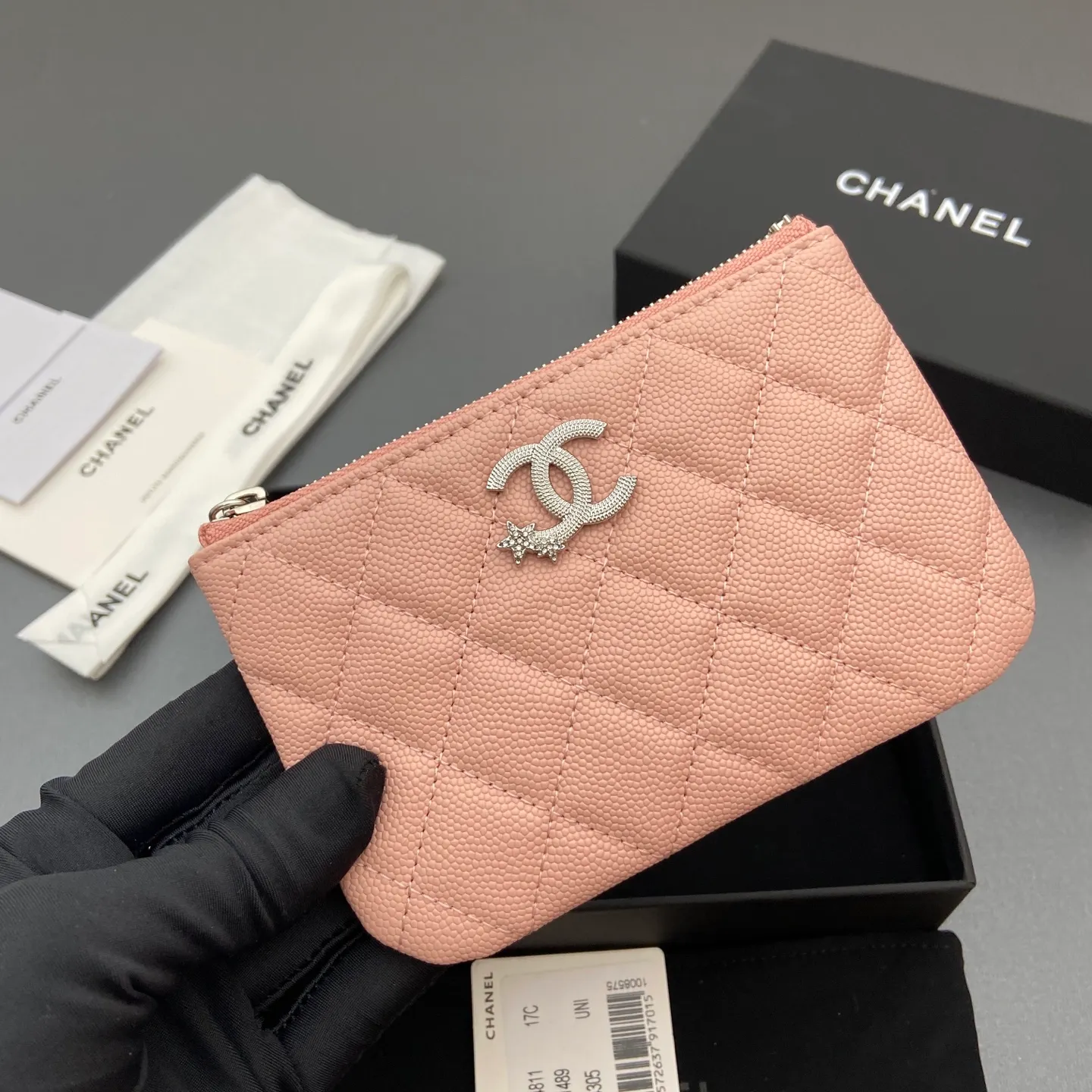 25b new series caviar cowhide with stars ⭐logo shiny blingblibg~ coin purse series Item number: A 4811 Price: 320 Size: w15×8.5cm Color: pink fine ball pattern silver star hardware