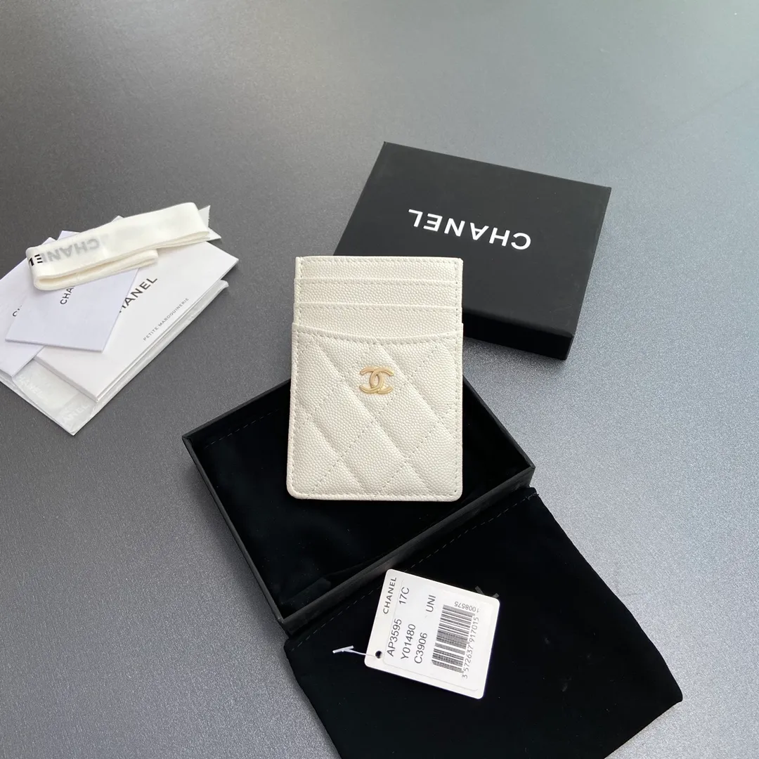 [Special grade hardware original leather] ¥260 Xiaoxiang card holder series Quilted card holder with iconic metal logo Gold tone metal hardware, special Italian imported leather 5 card slots No.: 3595 White fine ball gold Size: w8×11.5cm