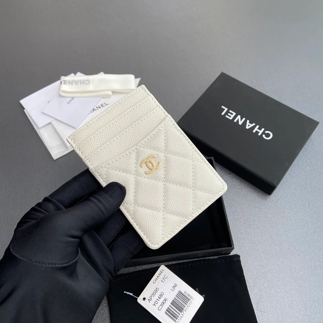 [Special grade hardware original leather] ¥260 Xiaoxiang card holder series Quilted card holder with iconic metal logo Gold tone metal hardware, special Italian imported leather 5 card slots No.: 3595 White fine ball gold Size: w8×11.5cm