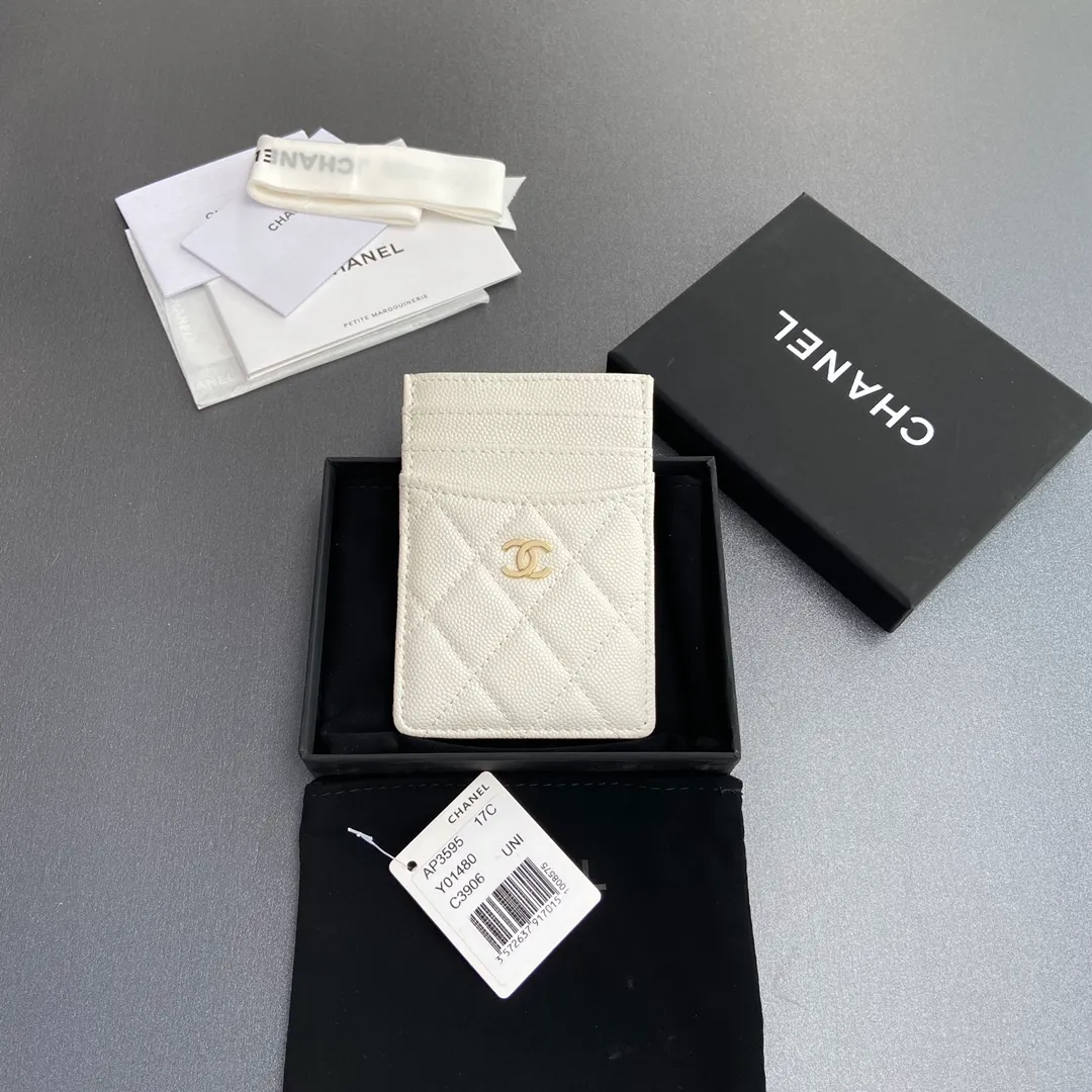 [Special grade hardware original leather] ¥260 Xiaoxiang card holder series Quilted card holder with iconic metal logo Gold tone metal hardware, special Italian imported leather 5 card slots No.: 3595 White fine ball gold Size: w8×11.5cm