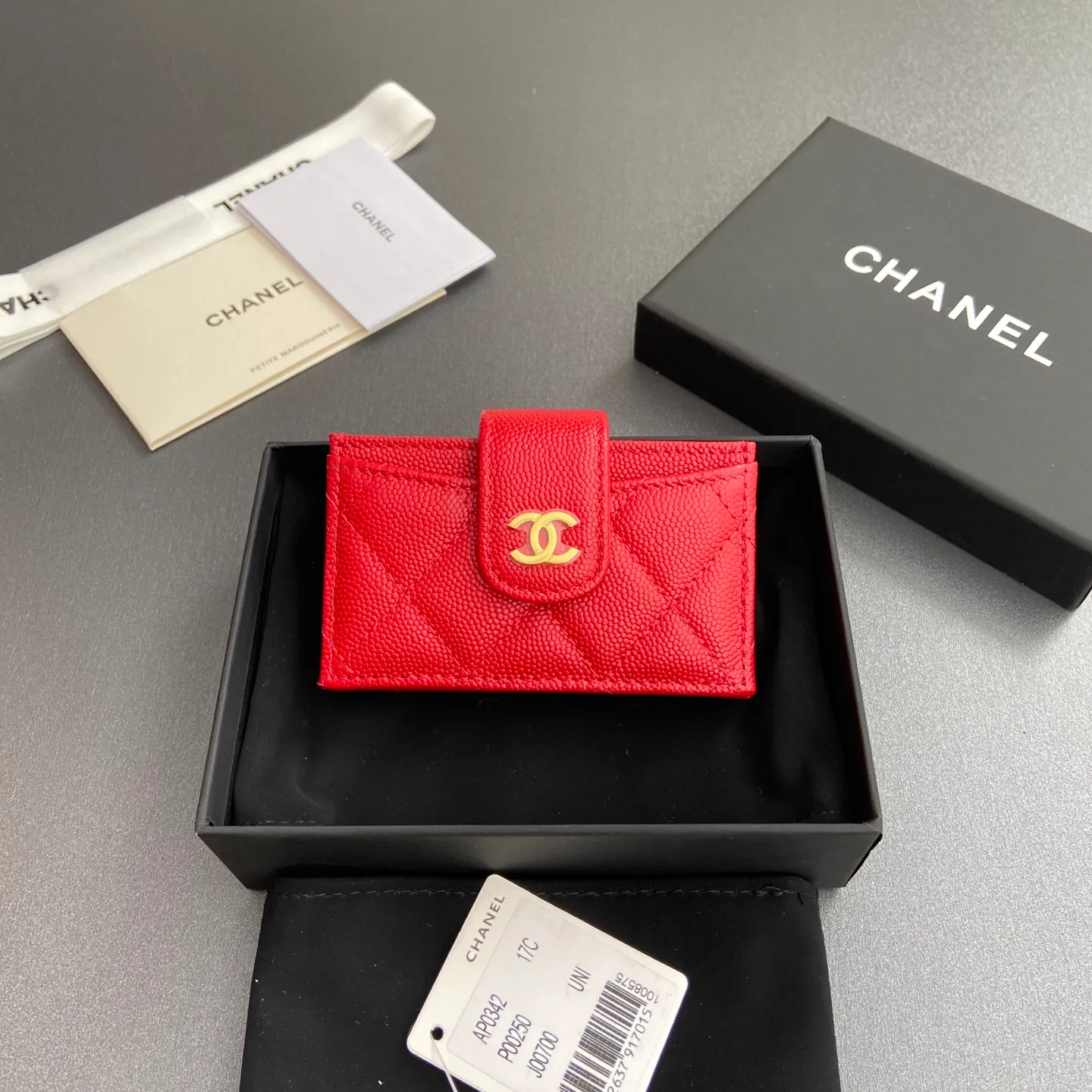 [Special grade hardware original leather] ¥400 Small fragrant organ multi-card slot card holder series with iconic metal logo Gold tone metal hardware, special Italian imported leather 6 card slots No.: 0342 Big red fine ball pattern golden steel mark Size: w10×h6×2cm