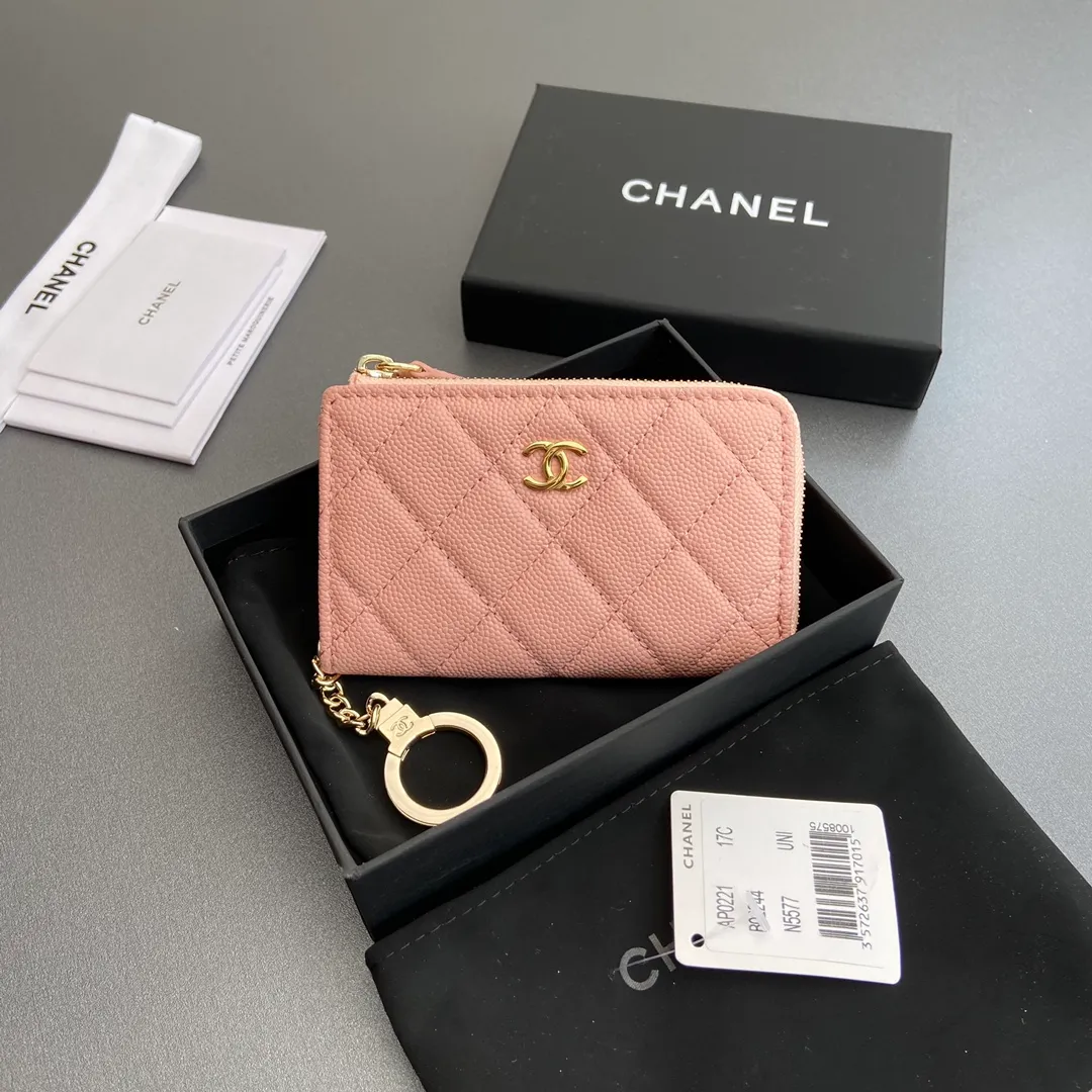 [Special grade hardware original leather] 💰320 Xiaoxiang small zipper bag card holder series Hook chain quilted card holder with iconic metal logo Gold tone metal hardware, special Italian imported leather 1 card slot wallet bag, 1 hook chain Number: 0221 Pink ball light gold Size: w11.5×h7.5×1.5cm