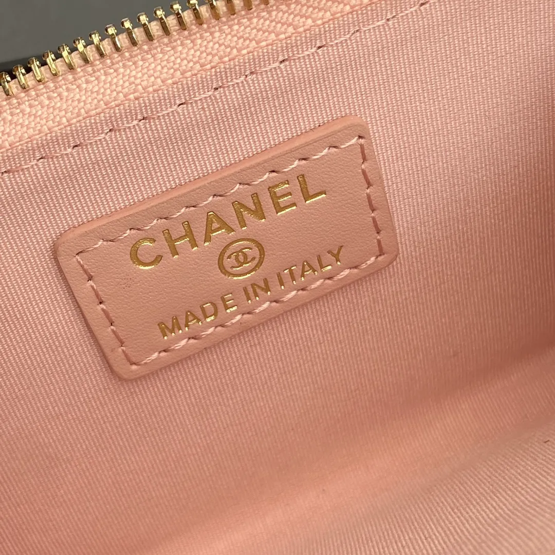 [Special grade hardware original leather] 💰320 Xiaoxiang small zipper bag card holder series Hook chain quilted card holder with iconic metal logo Gold tone metal hardware, special Italian imported leather 1 card slot wallet bag, 1 hook chain Number: 0221 Pink ball light gold Size: w11.5×h7.5×1.5cm