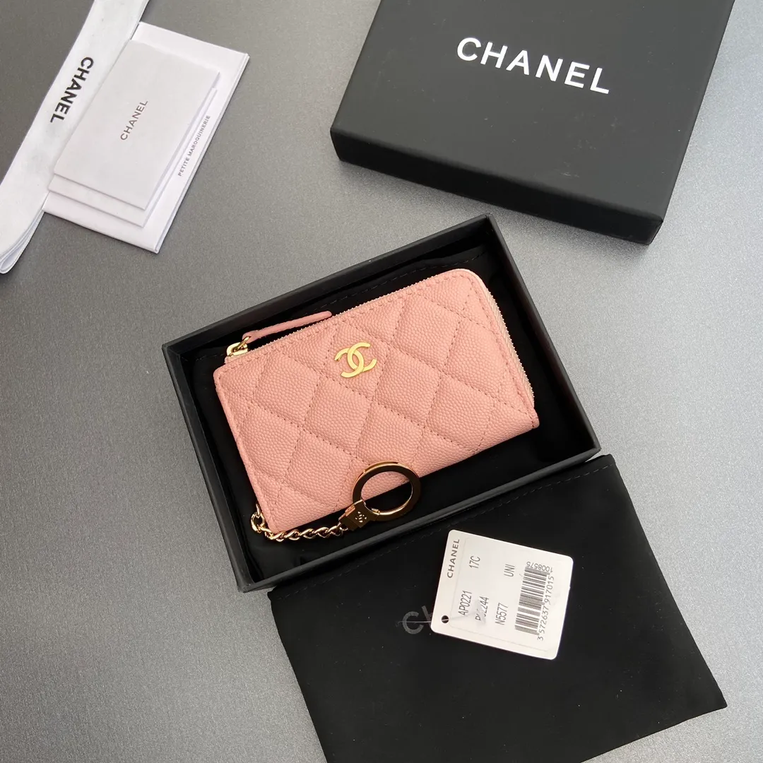 [Special grade hardware original leather] 💰320 Xiaoxiang small zipper bag card holder series Hook chain quilted card holder with iconic metal logo Gold tone metal hardware, special Italian imported leather 1 card slot wallet bag, 1 hook chain Number: 0221 Pink ball light gold Size: w11.5×h7.5×1.5cm