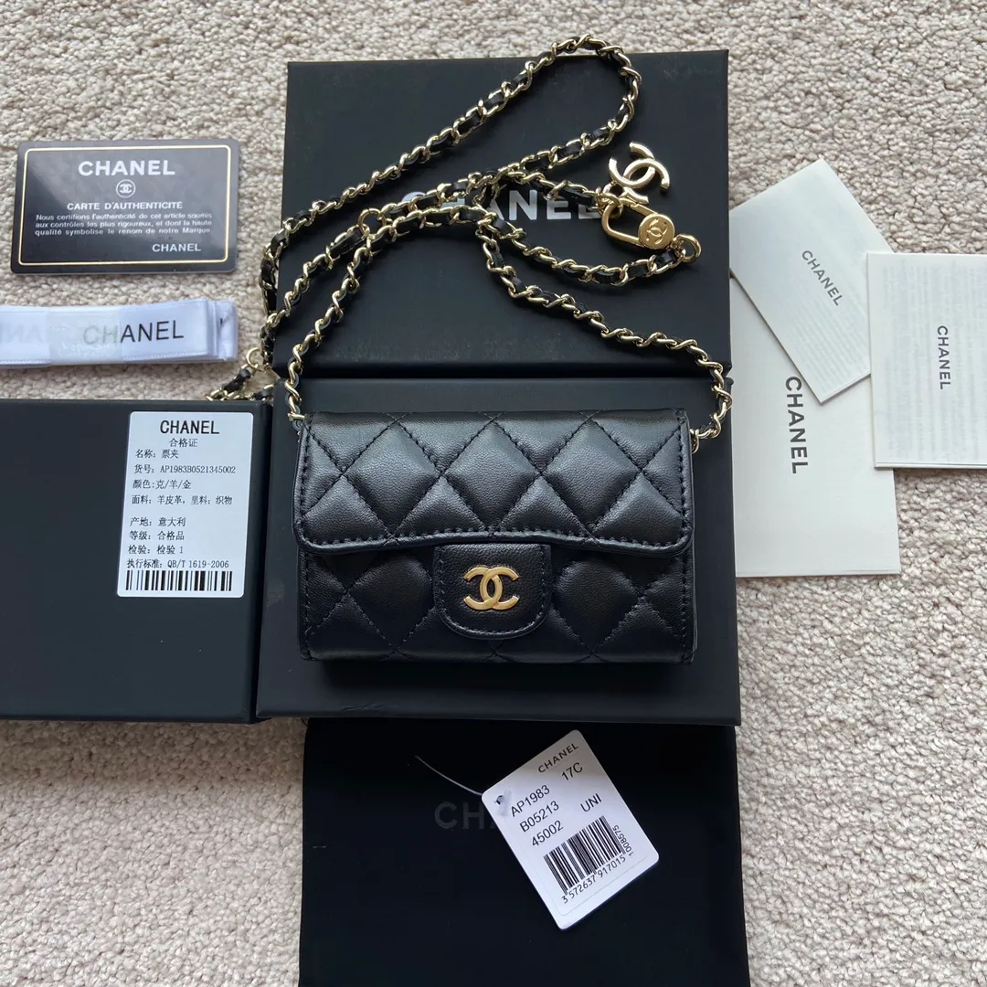 Xiaoxiang imported Italian leather Item number: AP3966 /A81081 (chain small card holder) Price: 420 Size: w11×h7cm Color: black sheepskin gold steel mark
