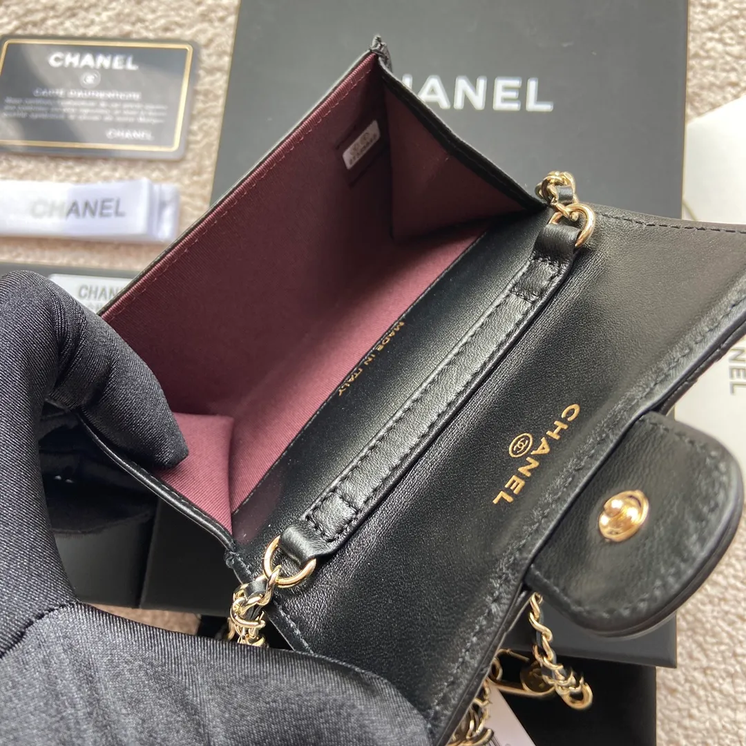 Xiaoxiang imported Italian leather Item number: AP3966 /A81081 (chain small card holder) Price: 420 Size: w11×h7cm Color: black sheepskin gold steel mark