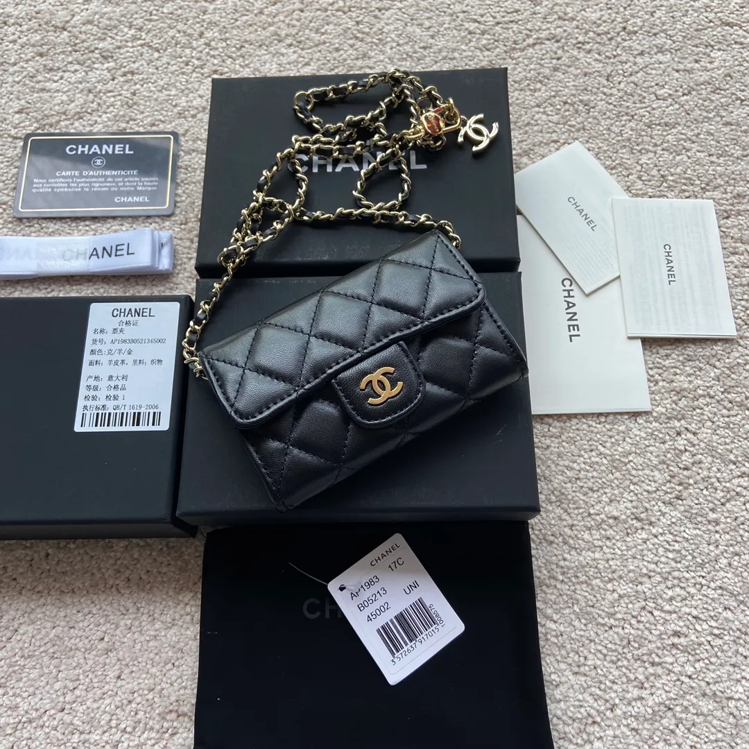 Xiaoxiang imported Italian leather Item number: AP3966 /A81081 (chain small card holder) Price: 420 Size: w11×h7cm Color: black sheepskin gold steel mark