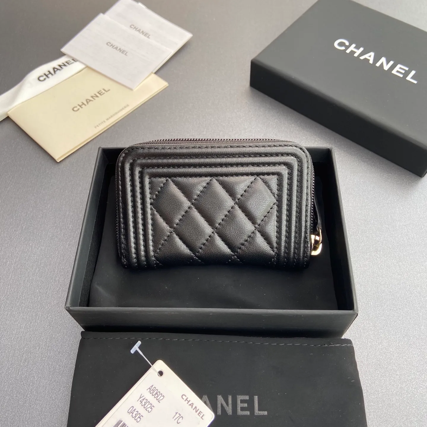Xiaoxiang imported Italian leather Item number: A80602 Price: 320 Size: w11×h7.5×d2cm Color: black sheepskin gold hardware